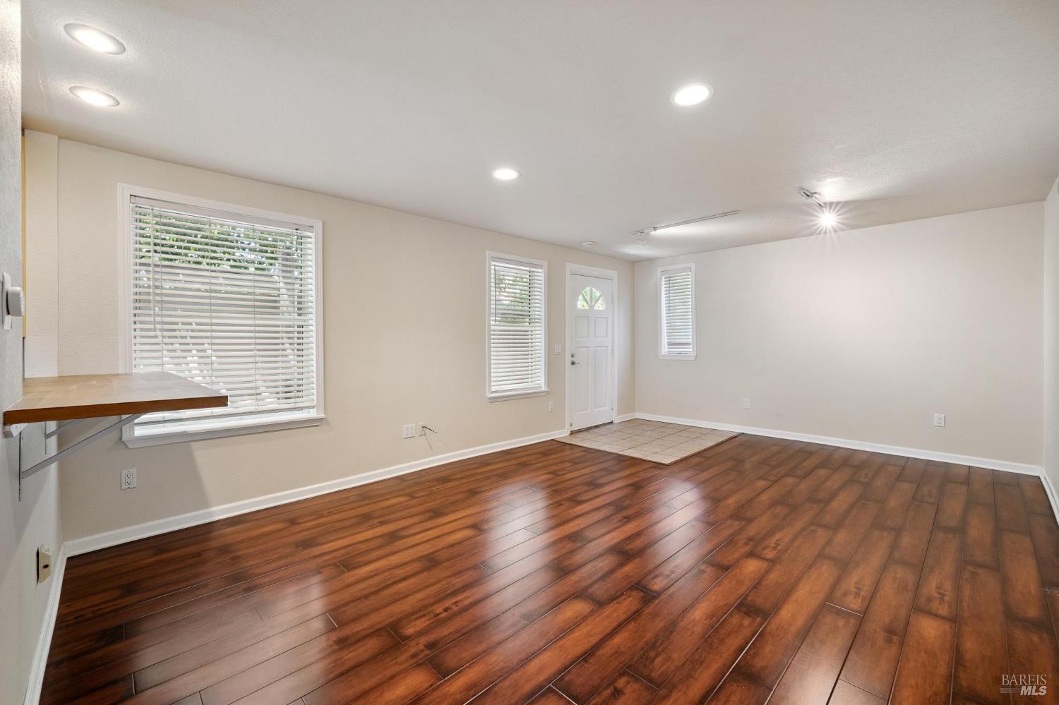 Detail Gallery Image 5 of 18 For 711 San Anselmo Ave, San Anselmo,  CA 94960 - – Beds | – Baths