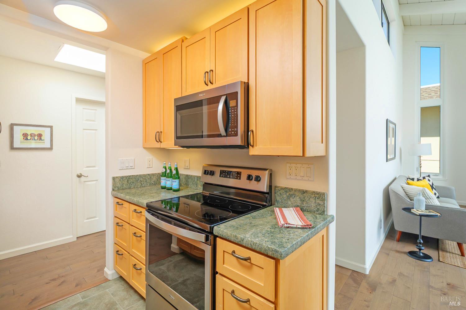 Detail Gallery Image 14 of 27 For 495 S Eliseo Dr #7,  Greenbrae,  CA 94904 - 2 Beds | 2 Baths