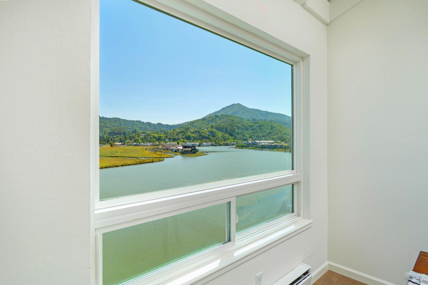 Detail Gallery Image 10 of 27 For 495 S Eliseo Dr #7,  Greenbrae,  CA 94904 - 2 Beds | 2 Baths