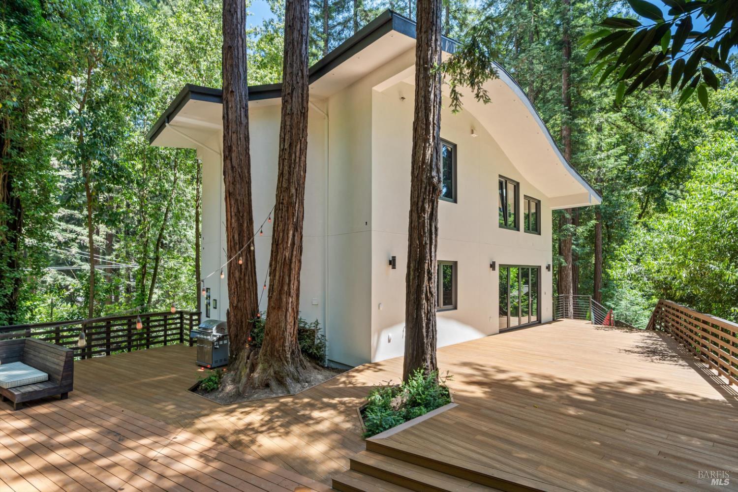 Detail Gallery Image 9 of 11 For 14685 Willow Rd, Rio Nido,  CA 95446 - 3 Beds | 3 Baths