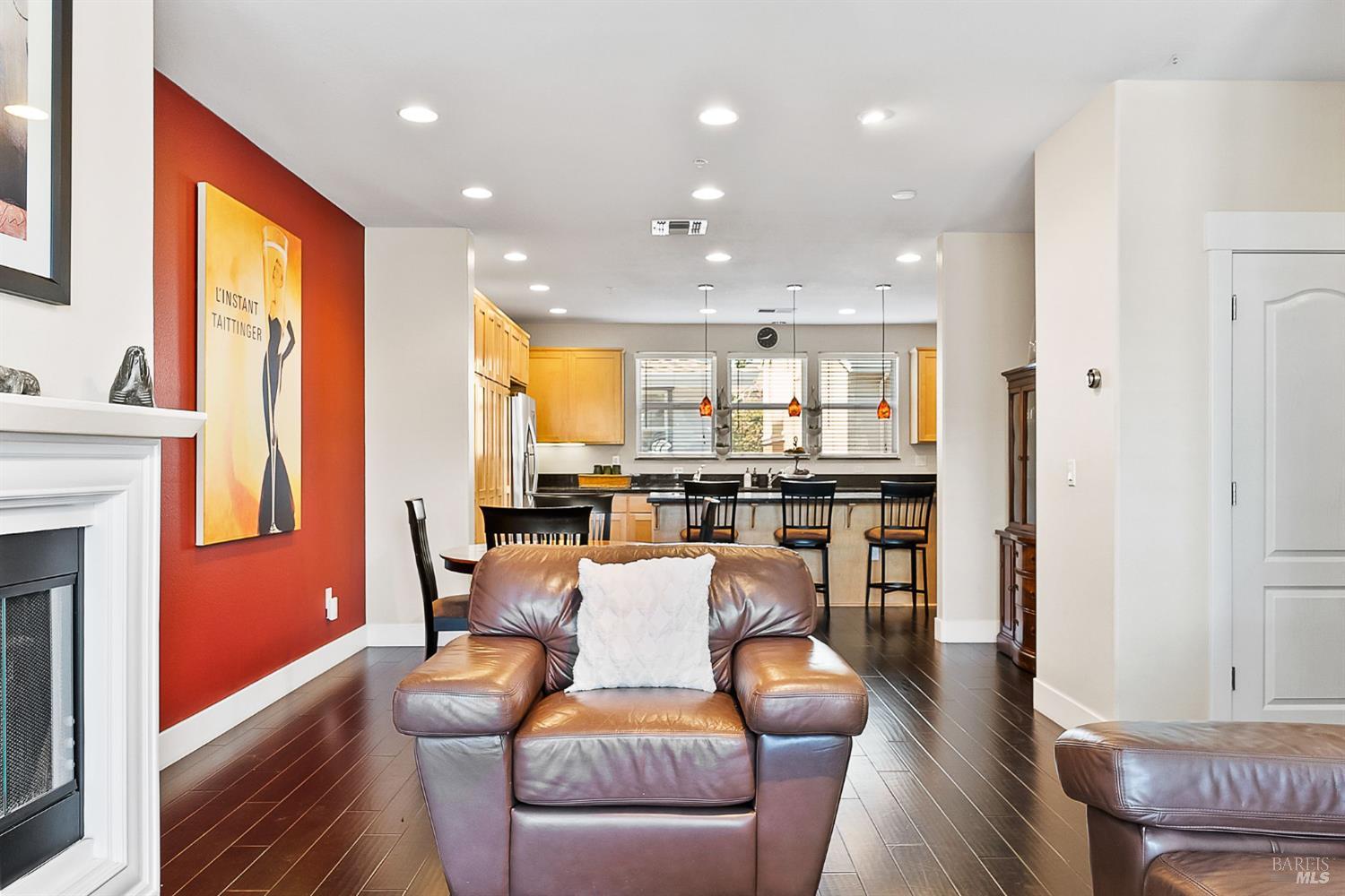 Detail Gallery Image 8 of 48 For 239 Marina Village Way, Benicia,  CA 94510 - 4 Beds | 2/1 Baths