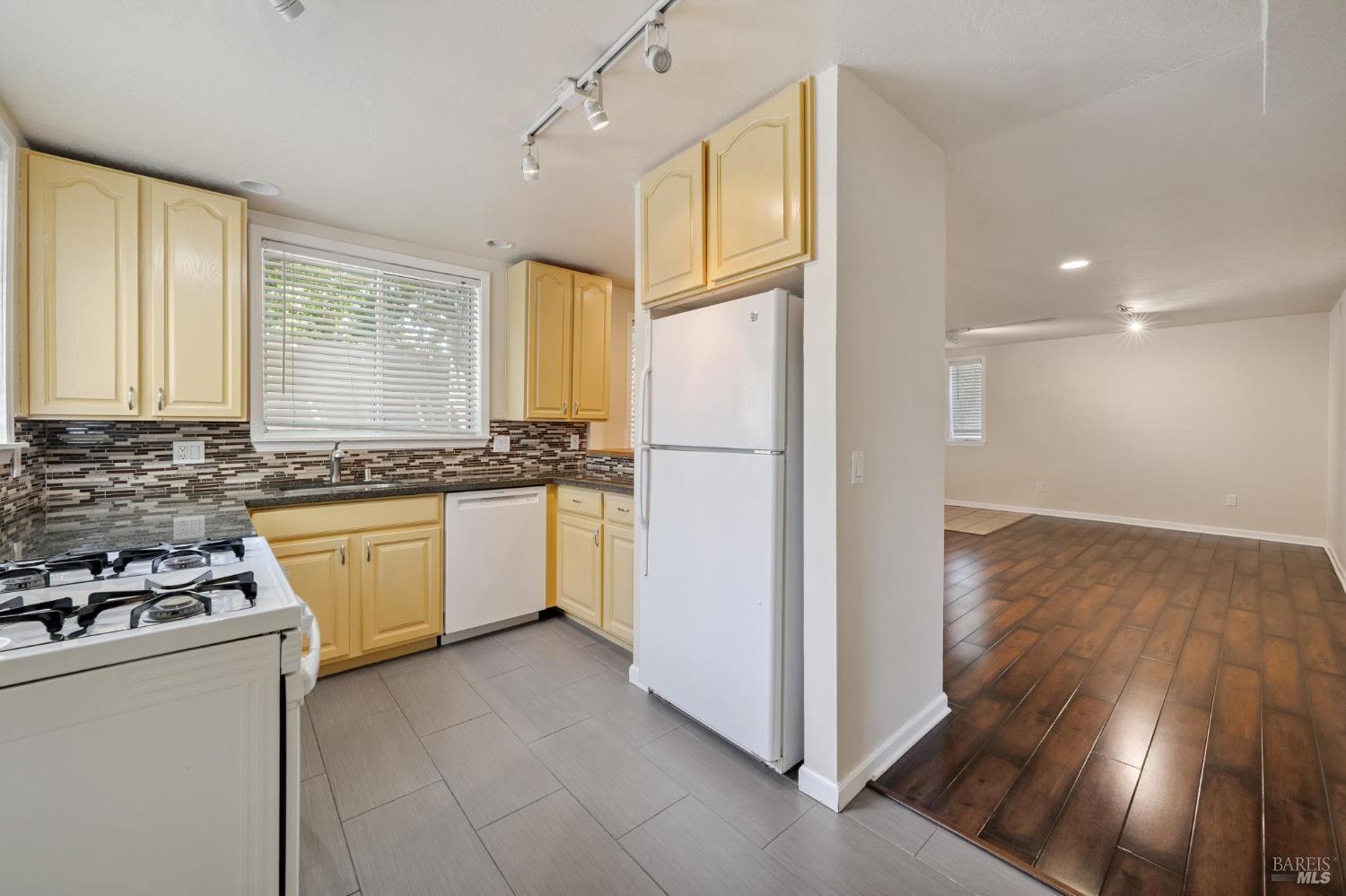 Detail Gallery Image 6 of 18 For 711 San Anselmo Ave, San Anselmo,  CA 94960 - – Beds | – Baths