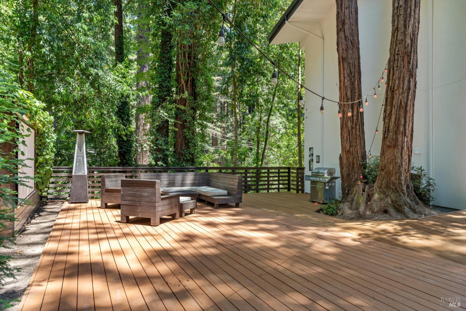 Detail Gallery Image 8 of 11 For 14685 Willow Rd, Rio Nido,  CA 95446 - 3 Beds | 3 Baths
