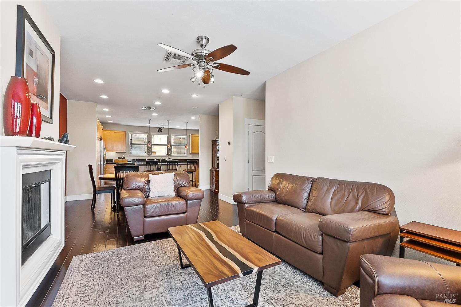 Detail Gallery Image 5 of 48 For 239 Marina Village Way, Benicia,  CA 94510 - 4 Beds | 2/1 Baths