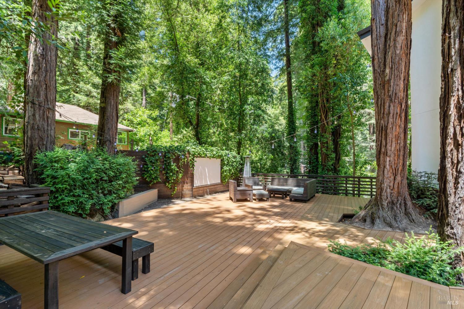 Detail Gallery Image 7 of 11 For 14685 Willow Rd, Rio Nido,  CA 95446 - 3 Beds | 3 Baths