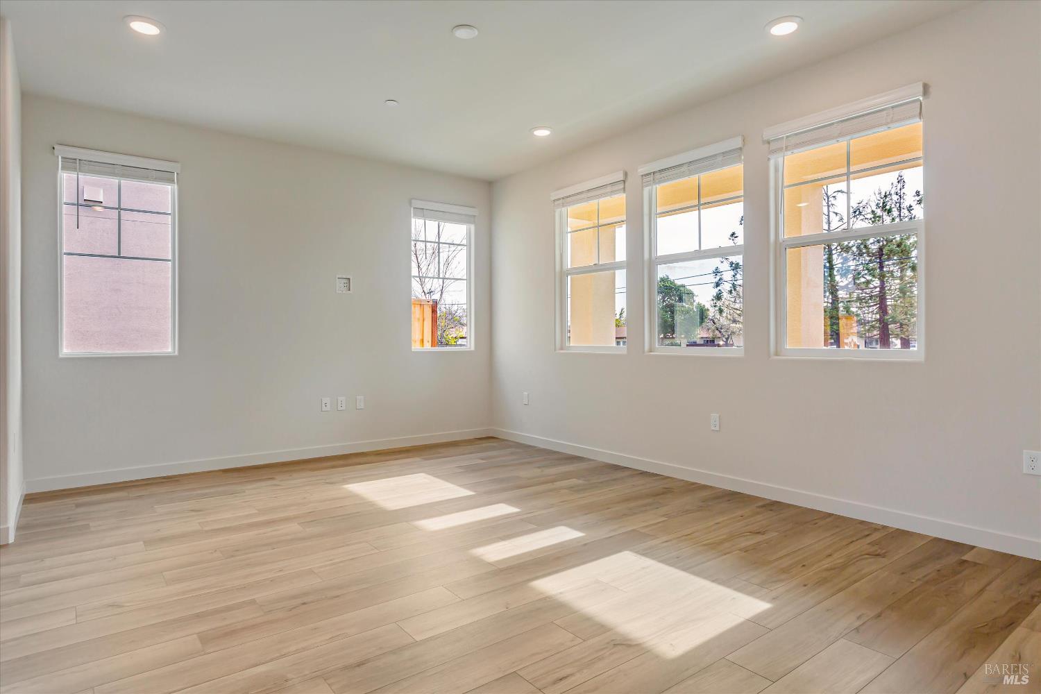 Detail Gallery Image 6 of 12 For 217 Octopus St, Suisun City,  CA 94585 - 3 Beds | 2/1 Baths