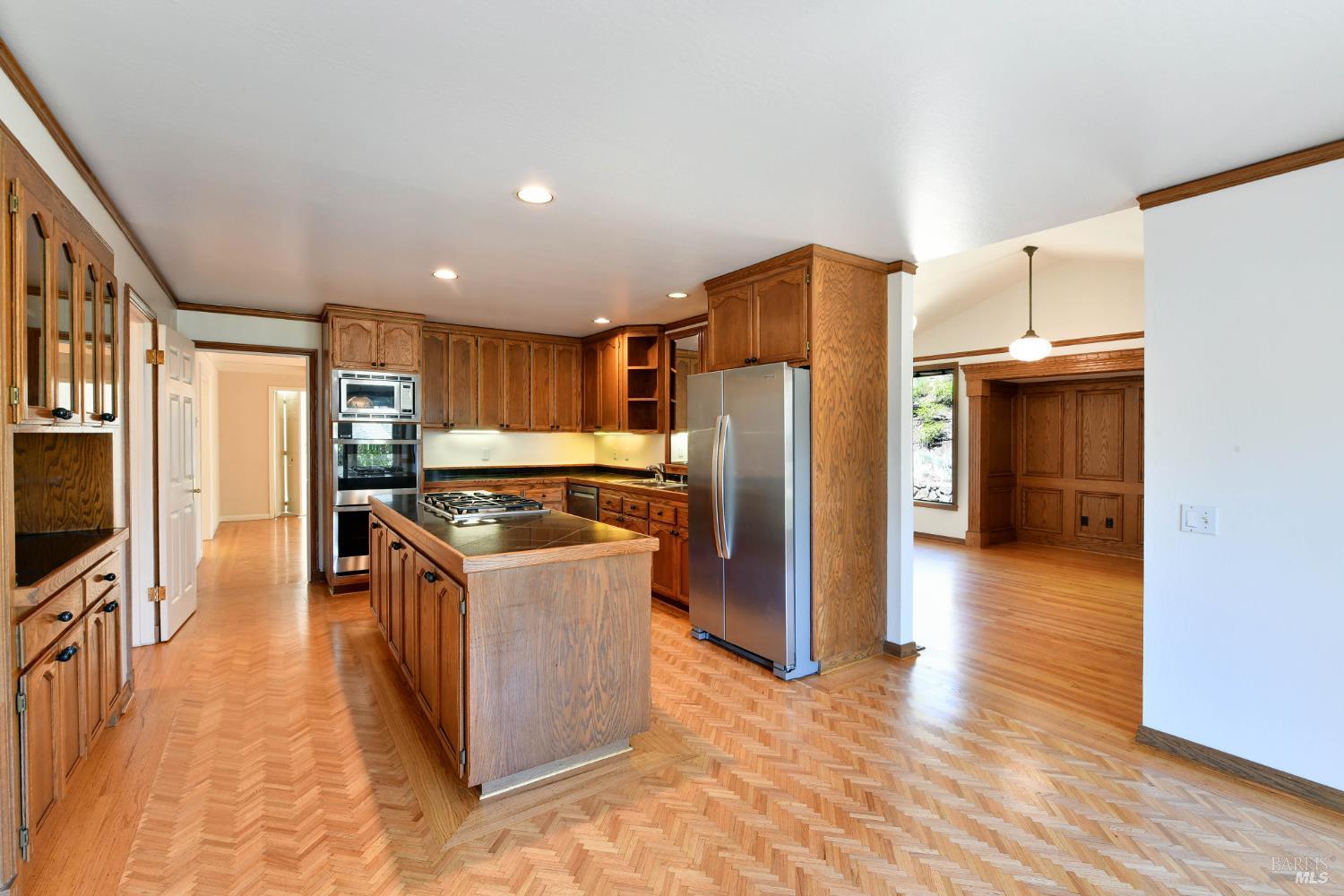 Detail Gallery Image 4 of 57 For 12 Greenfield Ct, Mill Valley,  CA 94941 - 4 Beds | 3/1 Baths