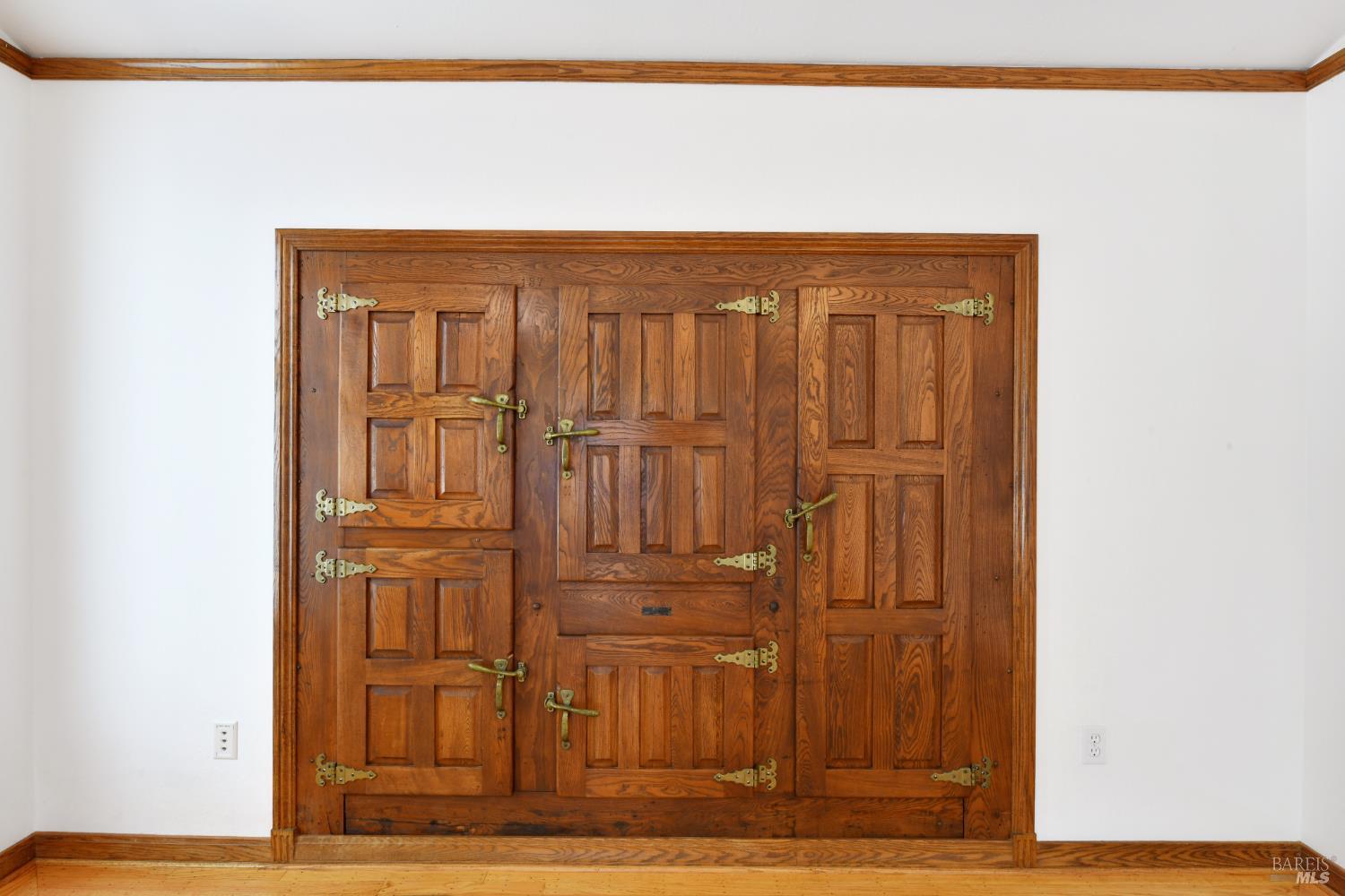 Detail Gallery Image 10 of 57 For 12 Greenfield Ct, Mill Valley,  CA 94941 - 4 Beds | 3/1 Baths