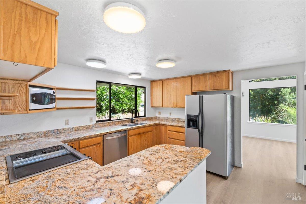 Detail Gallery Image 5 of 39 For 665 Spanish Canyon Dr, Ukiah,  CA 95482 - 3 Beds | 2 Baths