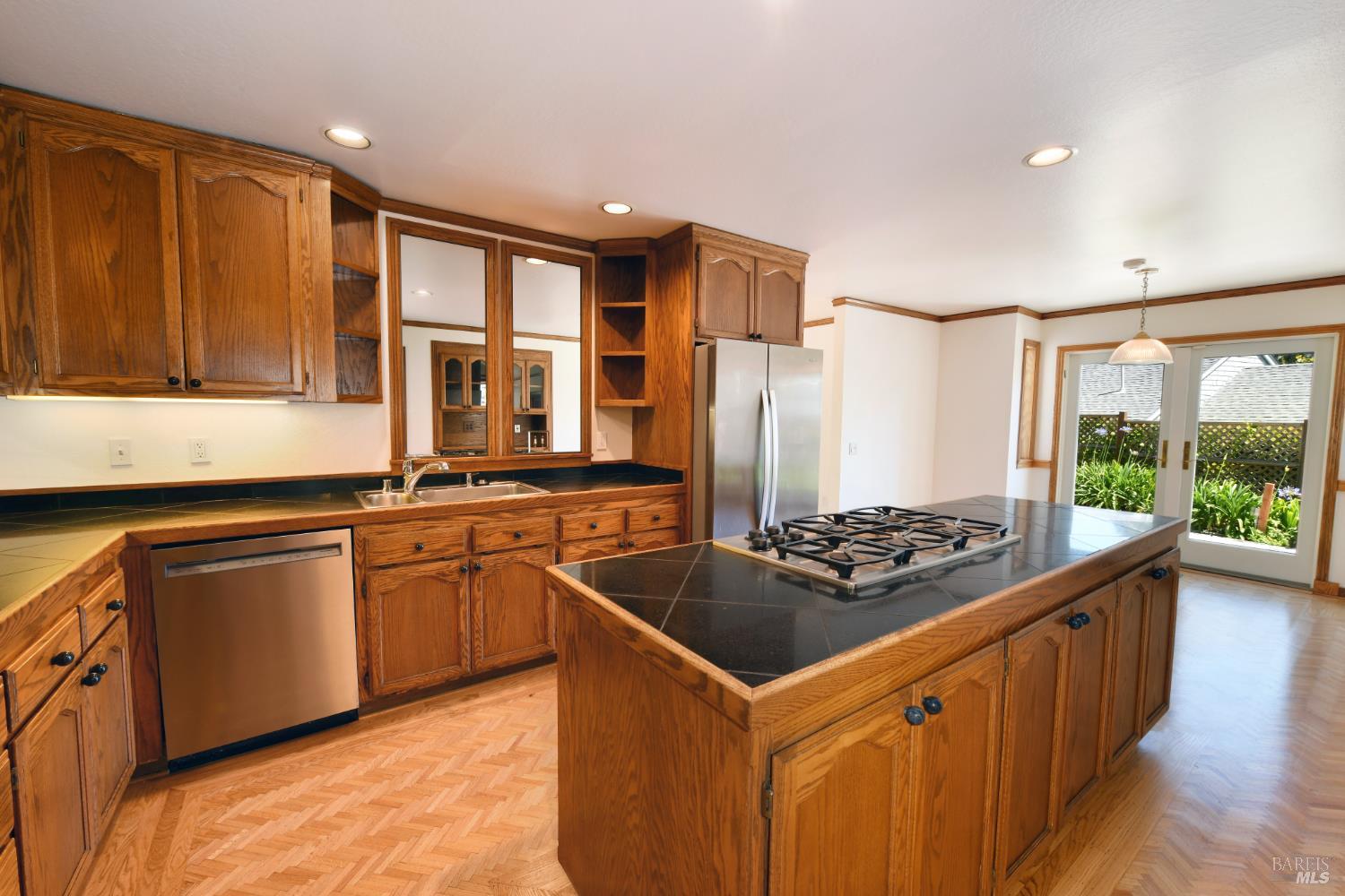 Detail Gallery Image 5 of 57 For 12 Greenfield Ct, Mill Valley,  CA 94941 - 4 Beds | 3/1 Baths