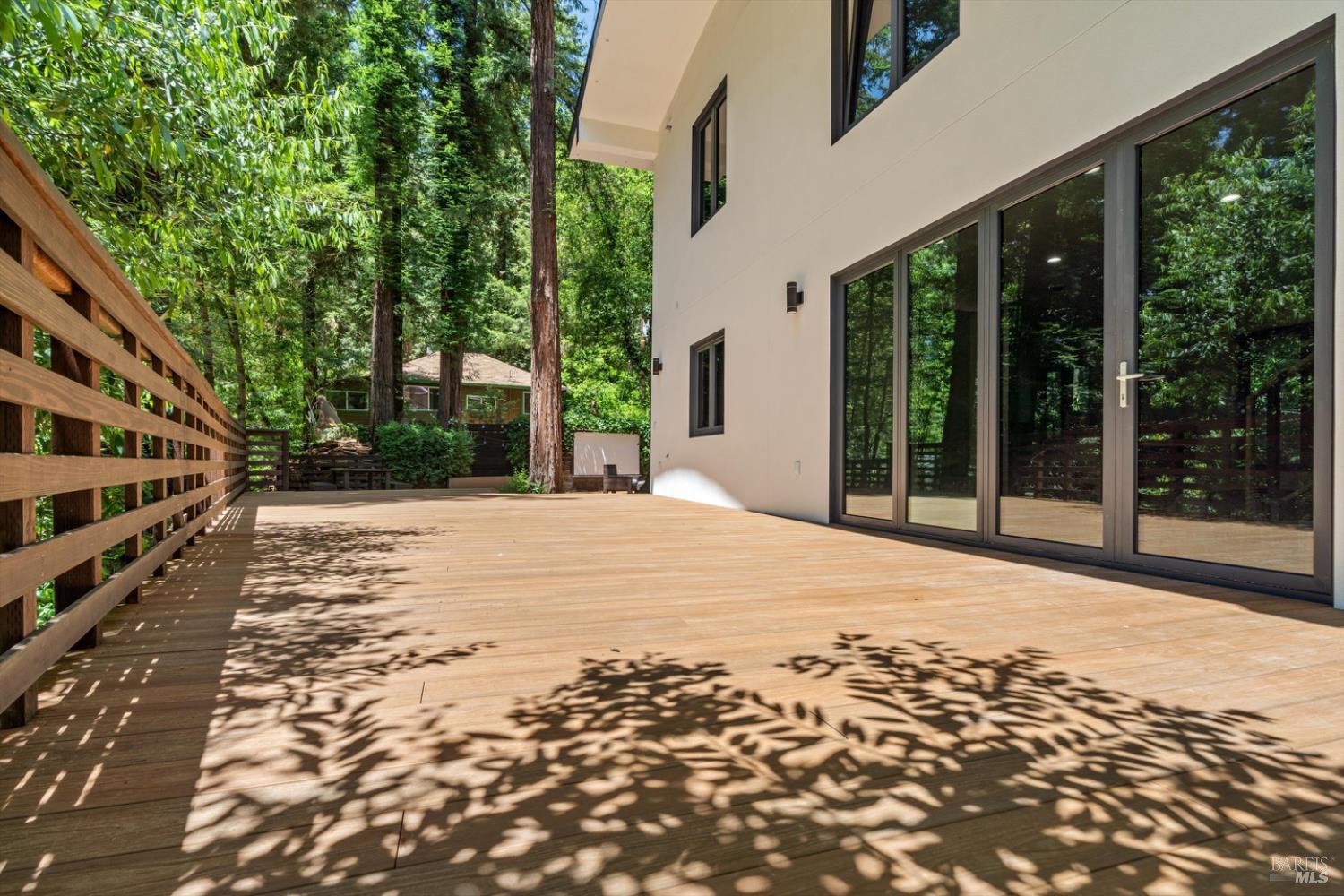 Detail Gallery Image 5 of 11 For 14685 Willow Rd, Rio Nido,  CA 95446 - 3 Beds | 3 Baths