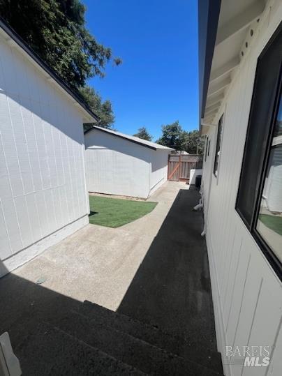 Detail Gallery Image 6 of 18 For 1020 Stony Glen Ln, Cotati,  CA 94931 - 3 Beds | 2/1 Baths