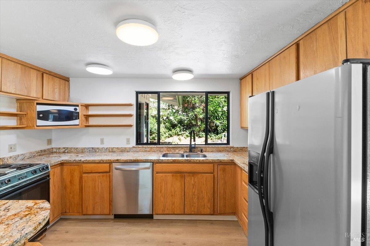 Detail Gallery Image 6 of 39 For 665 Spanish Canyon Dr, Ukiah,  CA 95482 - 3 Beds | 2 Baths