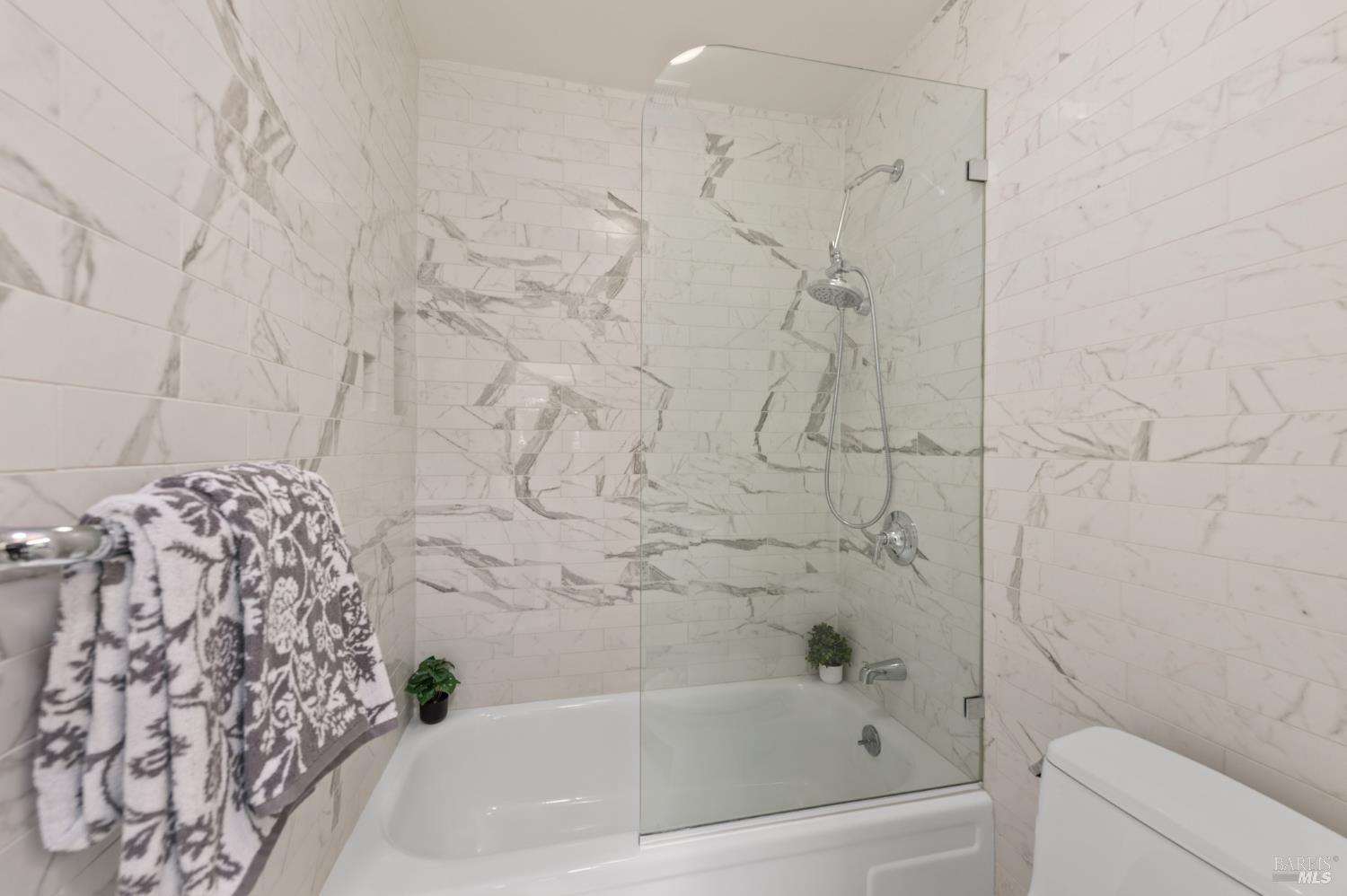 Detail Gallery Image 26 of 38 For 10 Josefa Ct, Novato,  CA 94949 - 3 Beds | 2 Baths