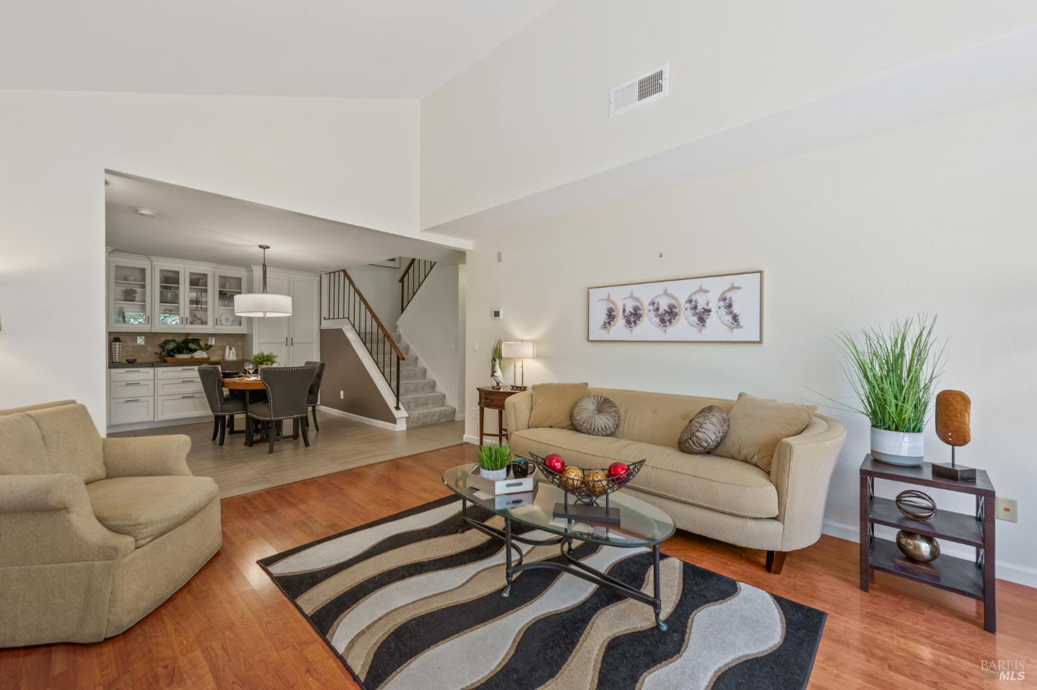 Detail Gallery Image 5 of 38 For 10 Josefa Ct, Novato,  CA 94949 - 3 Beds | 2 Baths