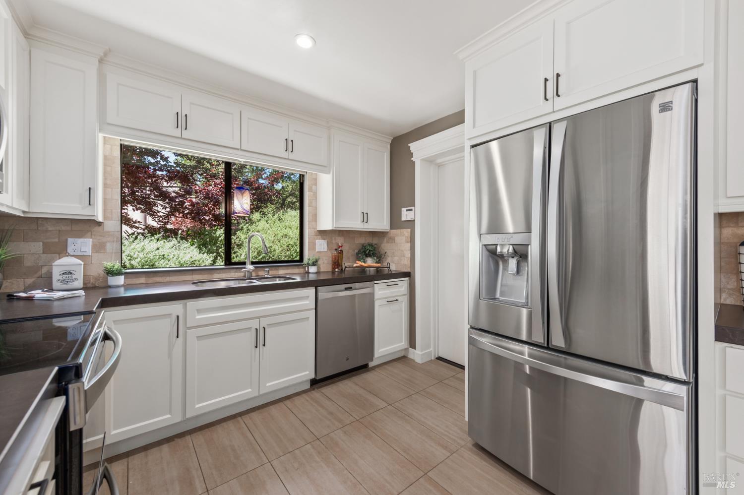 Detail Gallery Image 10 of 38 For 10 Josefa Ct, Novato,  CA 94949 - 3 Beds | 2 Baths