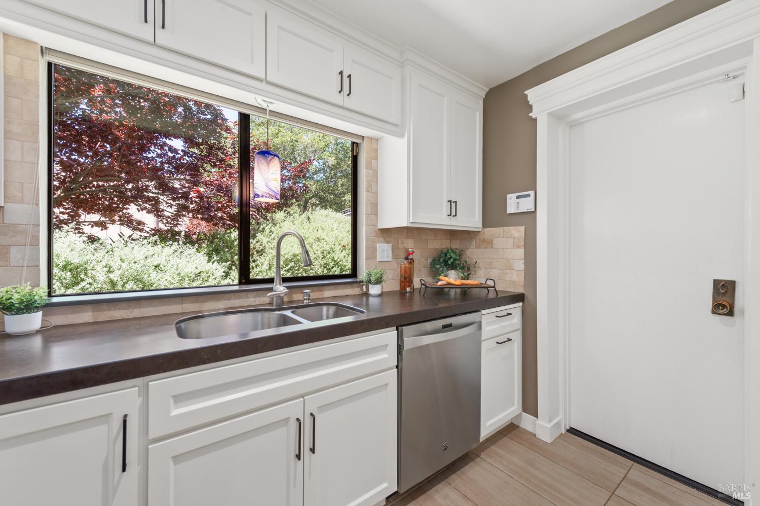 Detail Gallery Image 12 of 38 For 10 Josefa Ct, Novato,  CA 94949 - 3 Beds | 2 Baths