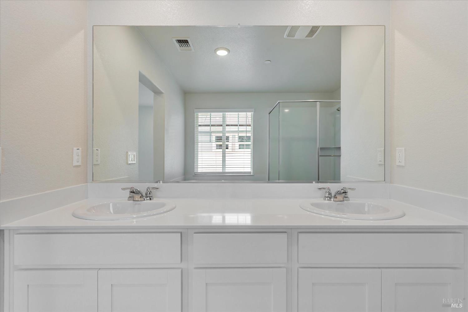 Detail Gallery Image 3 of 12 For 217 Octopus St, Suisun City,  CA 94585 - 3 Beds | 2/1 Baths