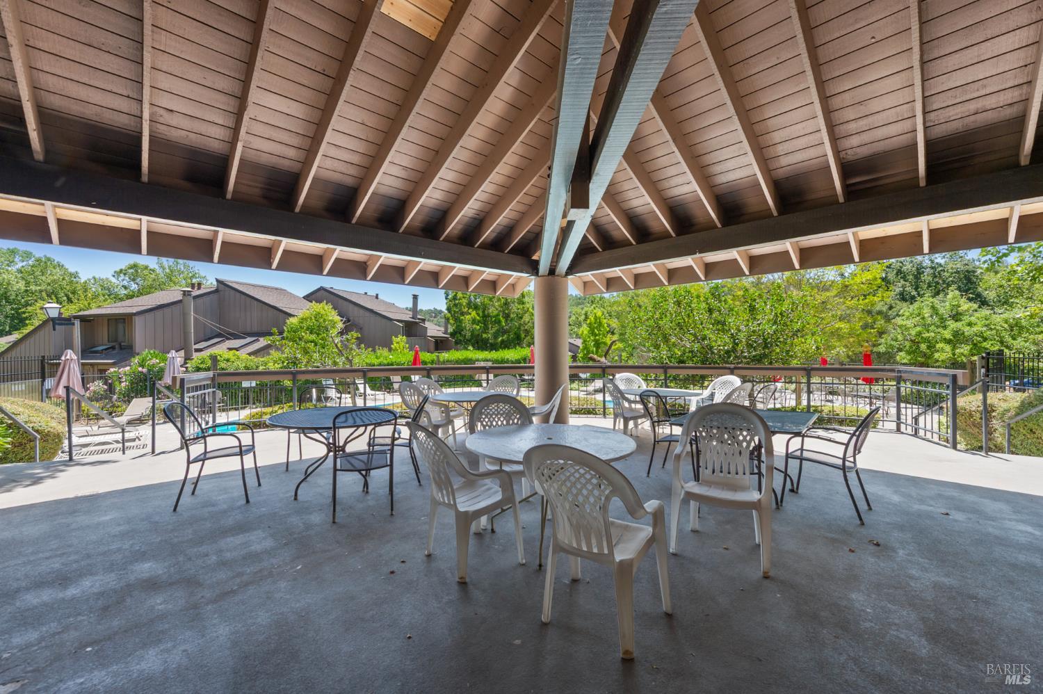 Detail Gallery Image 33 of 38 For 10 Josefa Ct, Novato,  CA 94949 - 3 Beds | 2 Baths