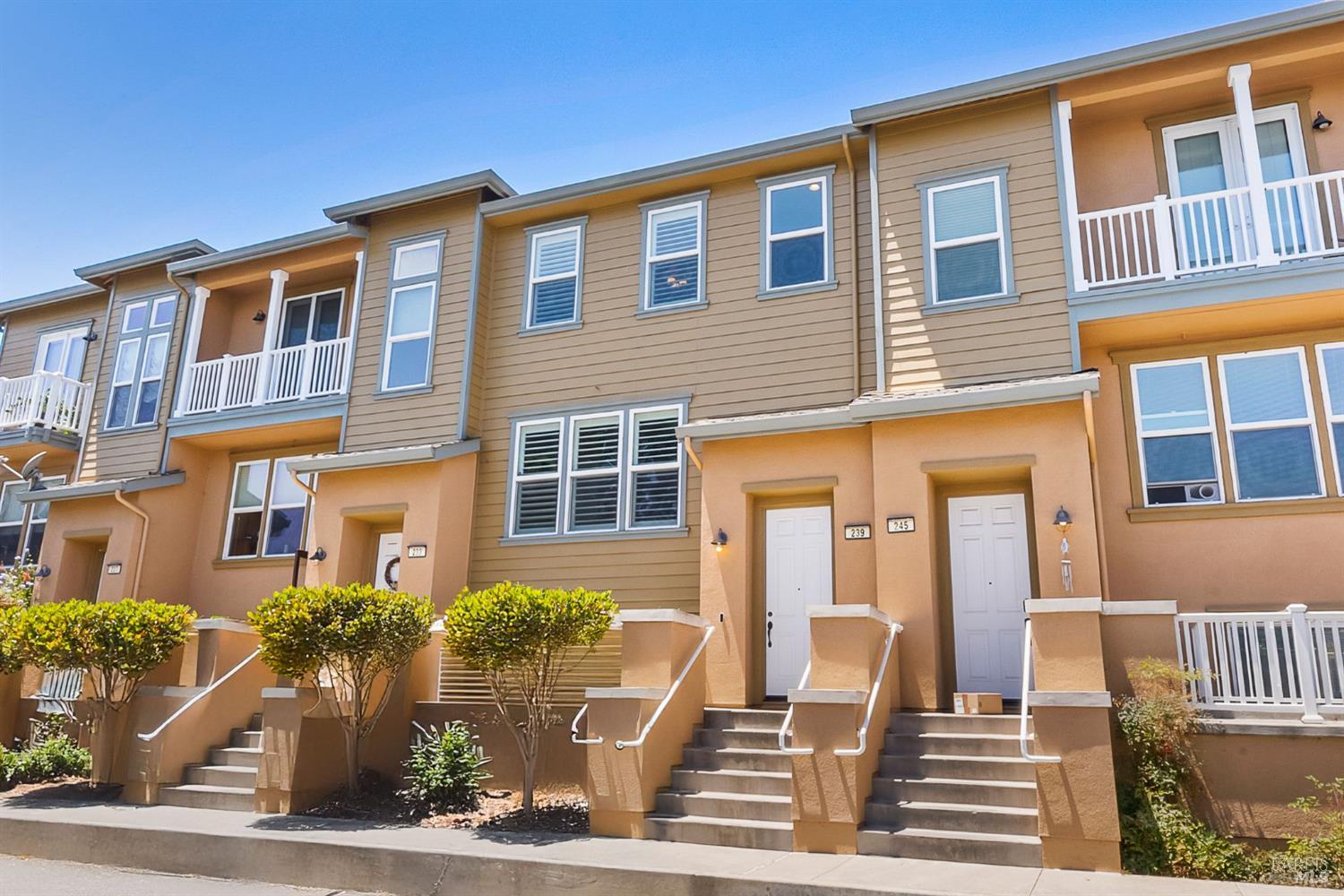 Detail Gallery Image 2 of 48 For 239 Marina Village Way, Benicia,  CA 94510 - 4 Beds | 2/1 Baths