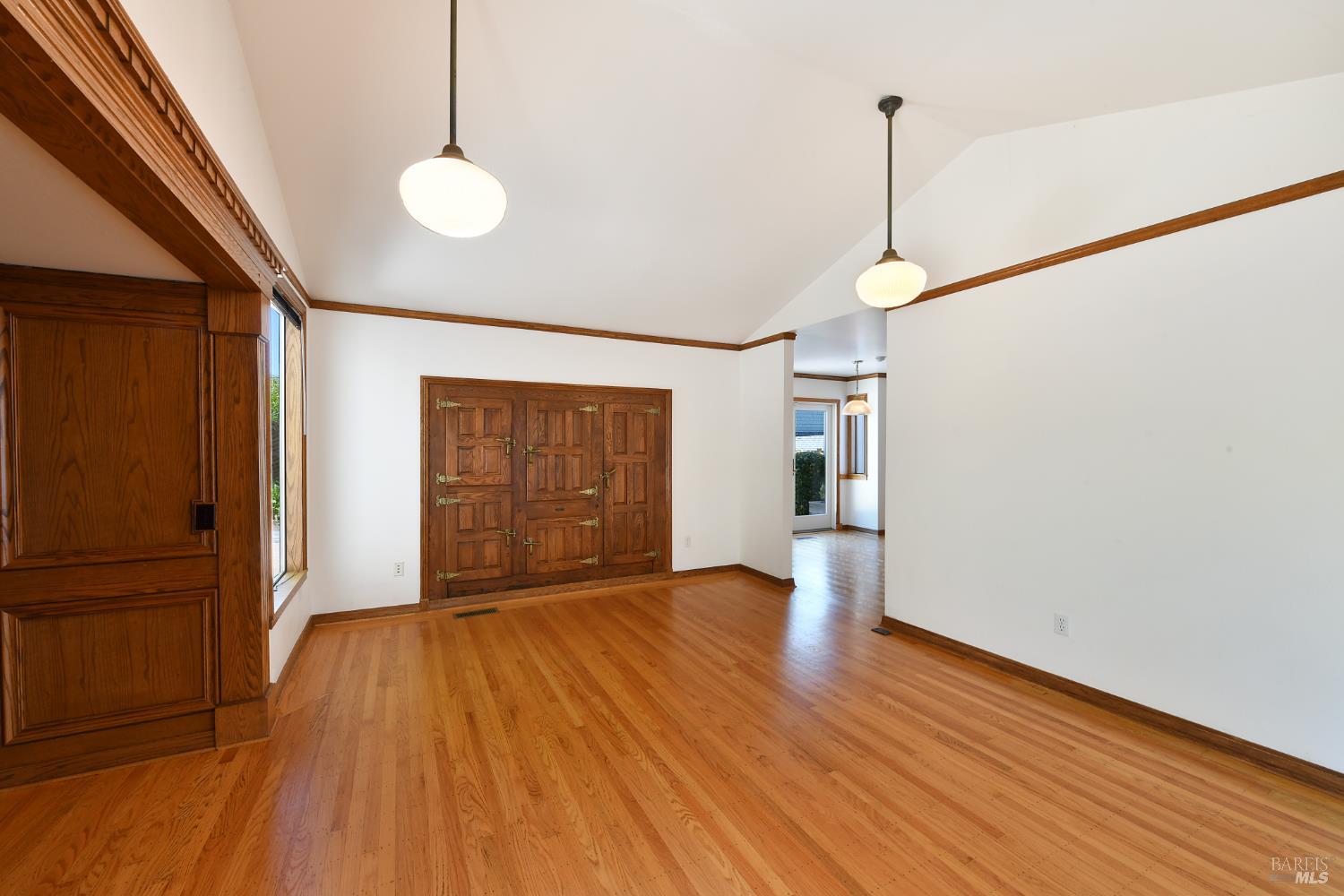 Detail Gallery Image 9 of 57 For 12 Greenfield Ct, Mill Valley,  CA 94941 - 4 Beds | 3/1 Baths