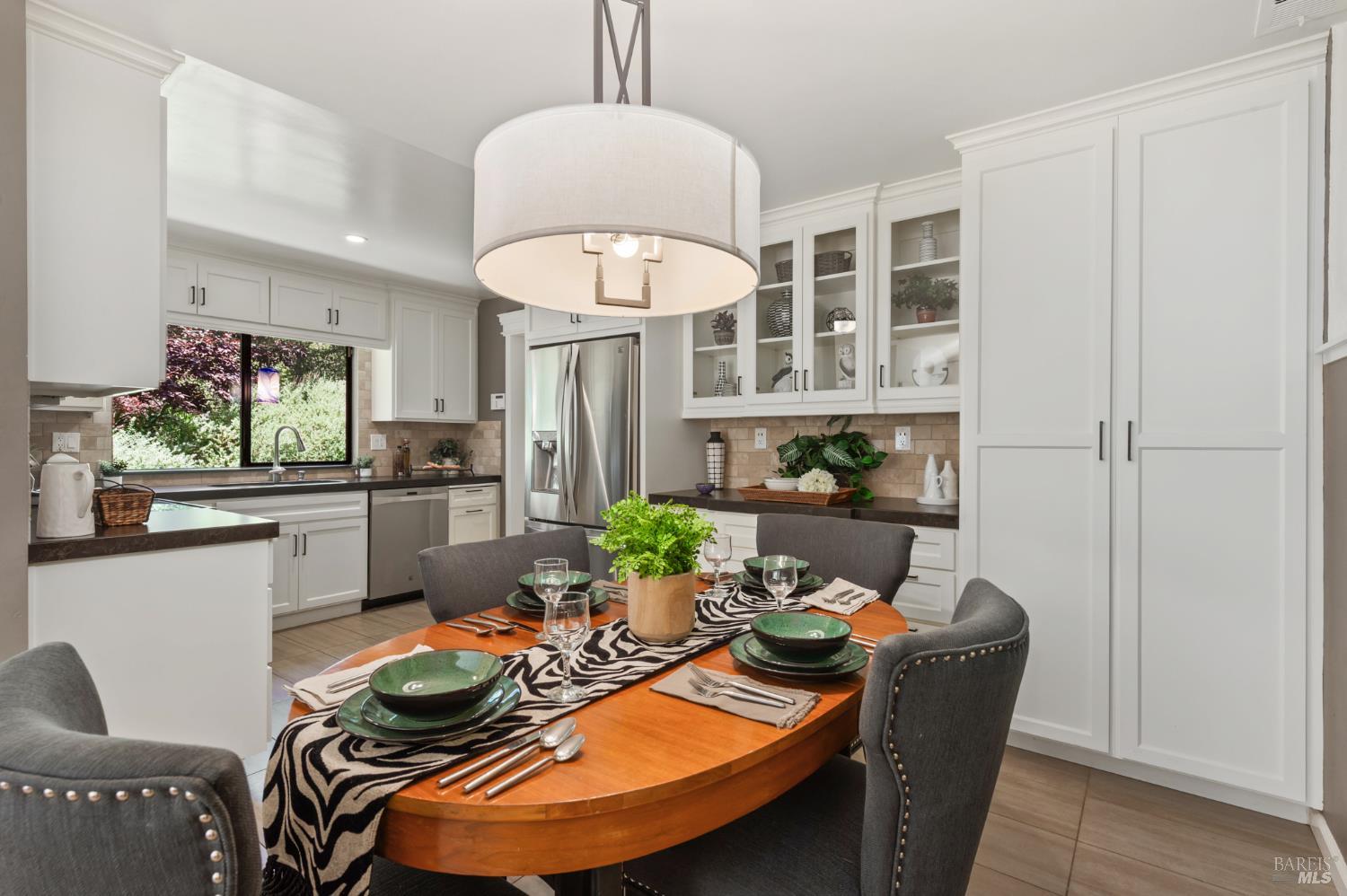 Detail Gallery Image 7 of 38 For 10 Josefa Ct, Novato,  CA 94949 - 3 Beds | 2 Baths