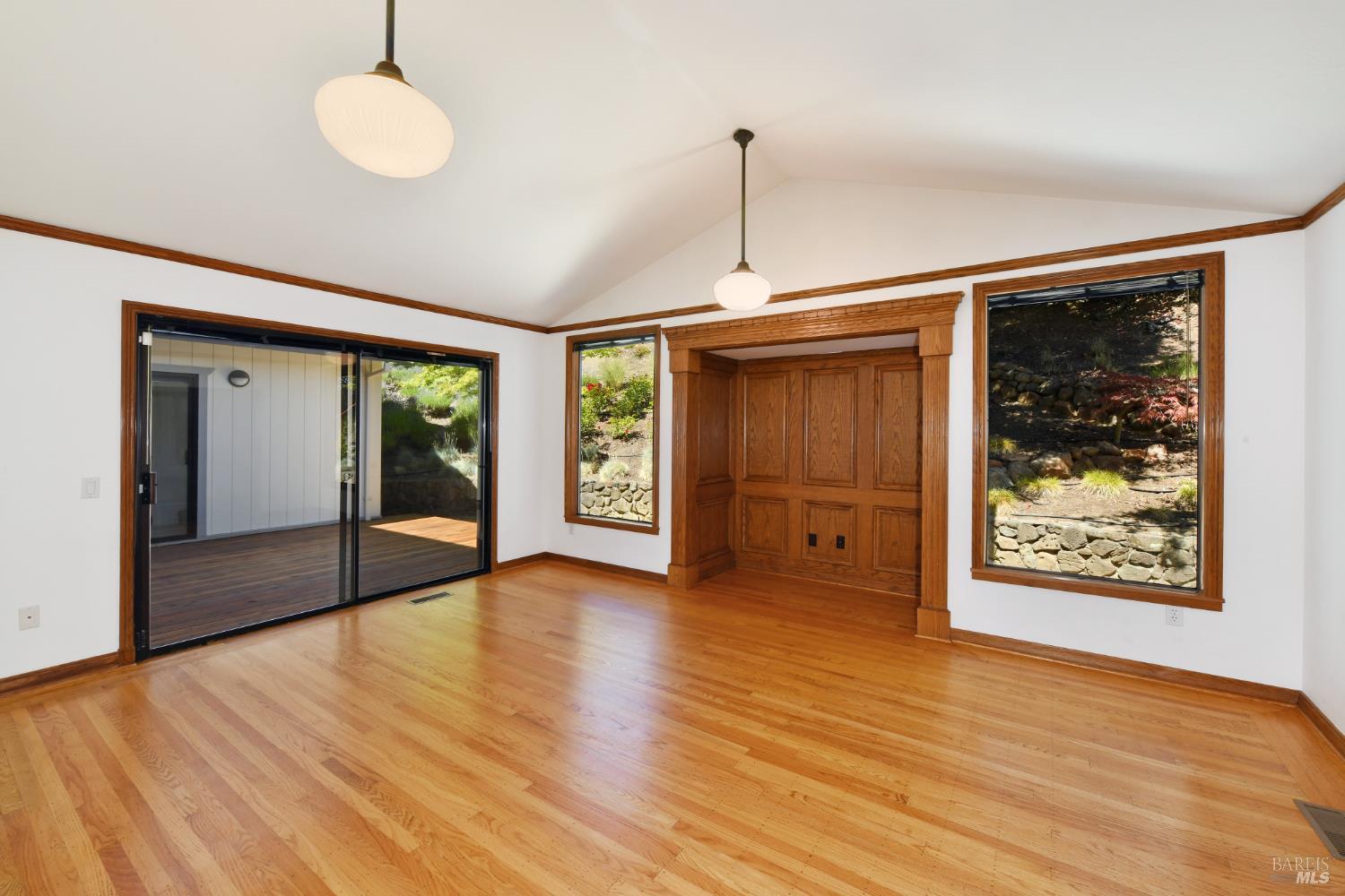 Detail Gallery Image 8 of 57 For 12 Greenfield Ct, Mill Valley,  CA 94941 - 4 Beds | 3/1 Baths