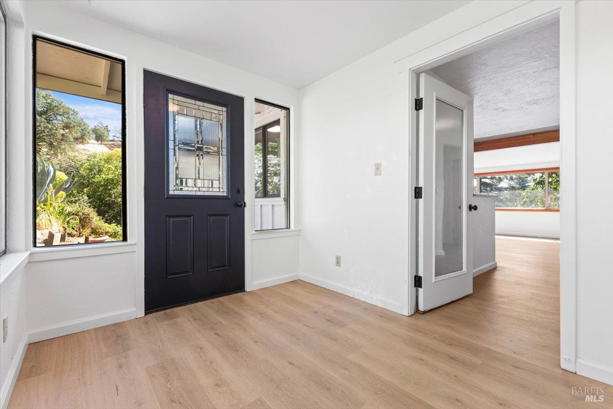 Detail Gallery Image 4 of 39 For 665 Spanish Canyon Dr, Ukiah,  CA 95482 - 3 Beds | 2 Baths