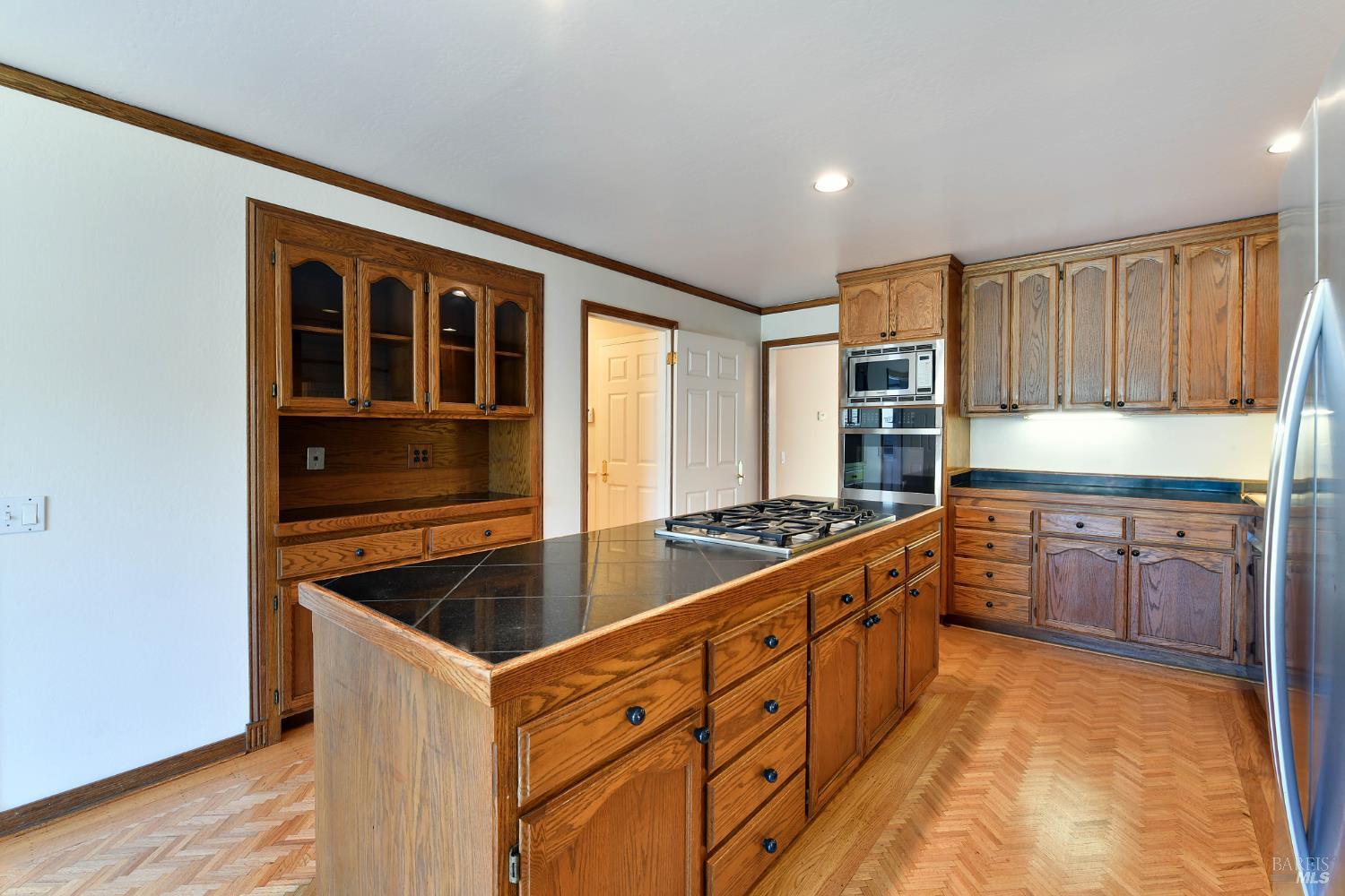 Detail Gallery Image 6 of 57 For 12 Greenfield Ct, Mill Valley,  CA 94941 - 4 Beds | 3/1 Baths