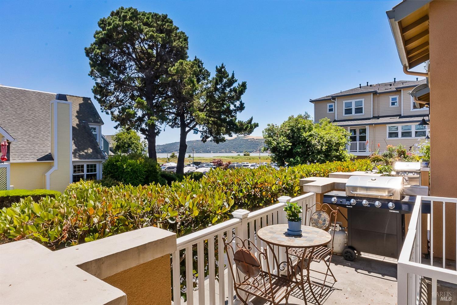 Detail Gallery Image 34 of 48 For 239 Marina Village Way, Benicia,  CA 94510 - 4 Beds | 2/1 Baths