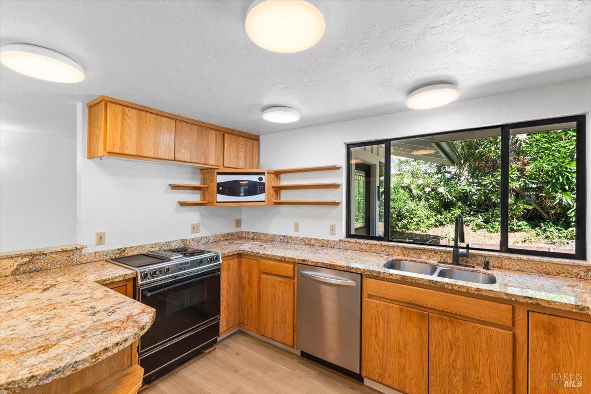 Detail Gallery Image 7 of 39 For 665 Spanish Canyon Dr, Ukiah,  CA 95482 - 3 Beds | 2 Baths