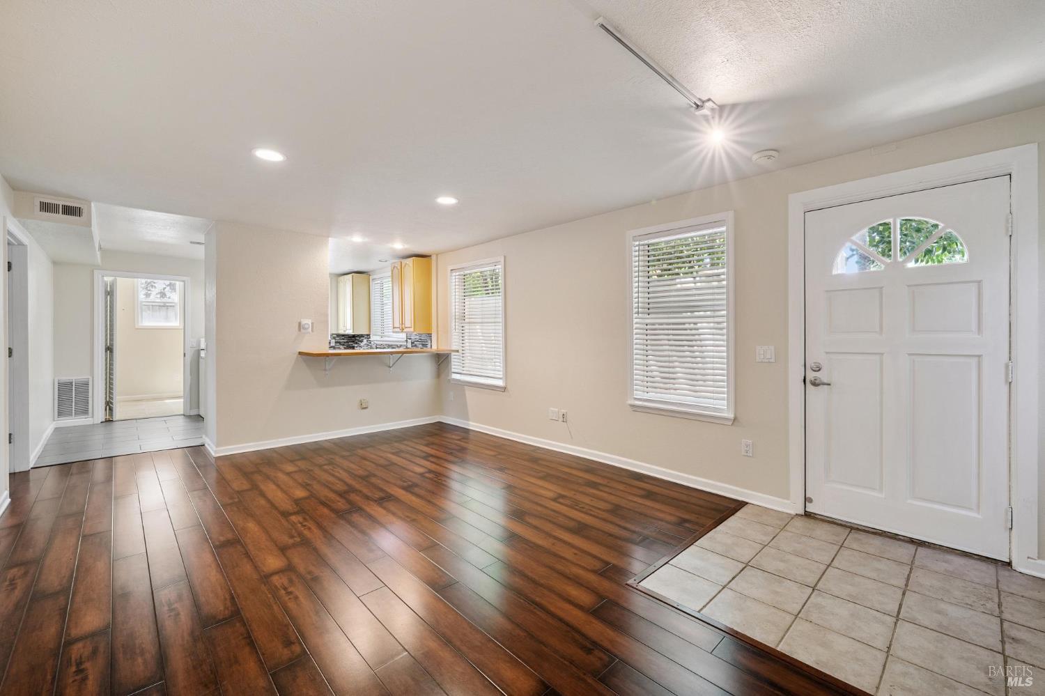 Detail Gallery Image 4 of 18 For 711 San Anselmo Ave, San Anselmo,  CA 94960 - – Beds | – Baths