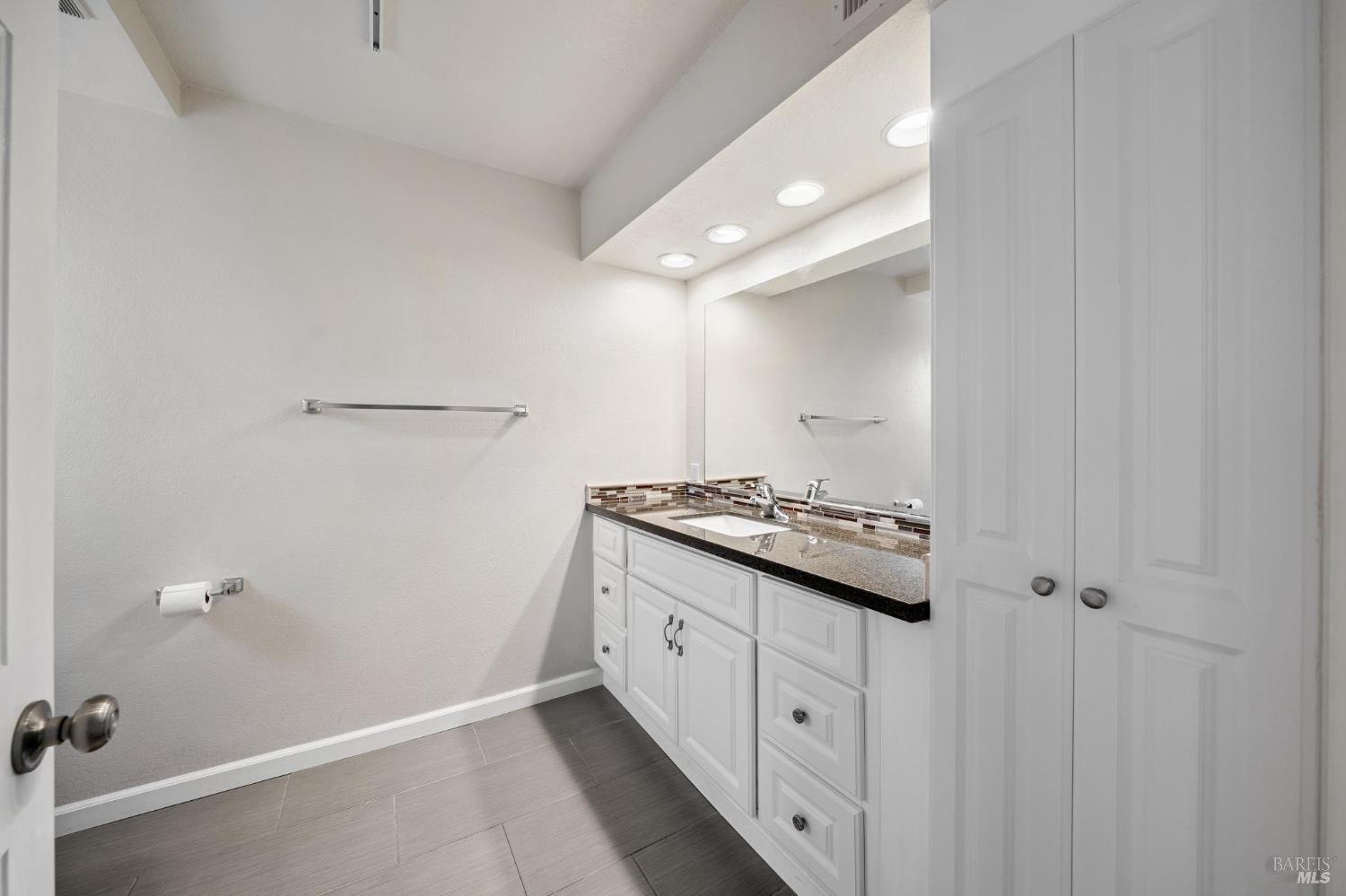 Detail Gallery Image 12 of 18 For 711 San Anselmo Ave, San Anselmo,  CA 94960 - – Beds | – Baths