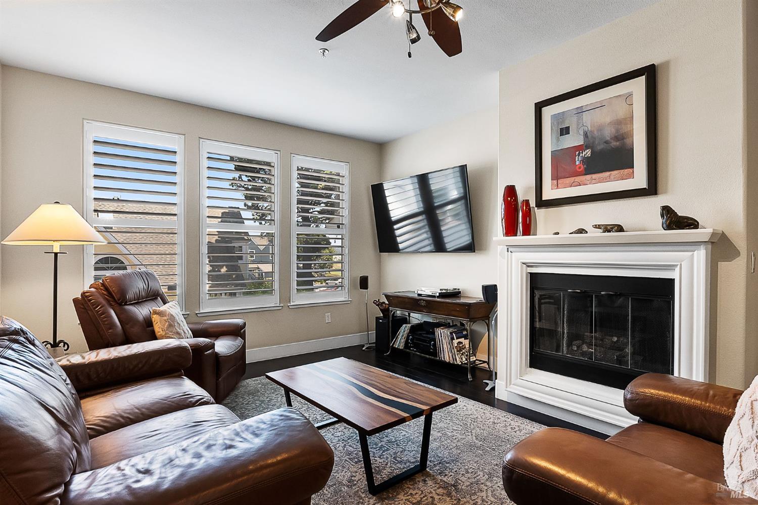 Detail Gallery Image 4 of 48 For 239 Marina Village Way, Benicia,  CA 94510 - 4 Beds | 2/1 Baths