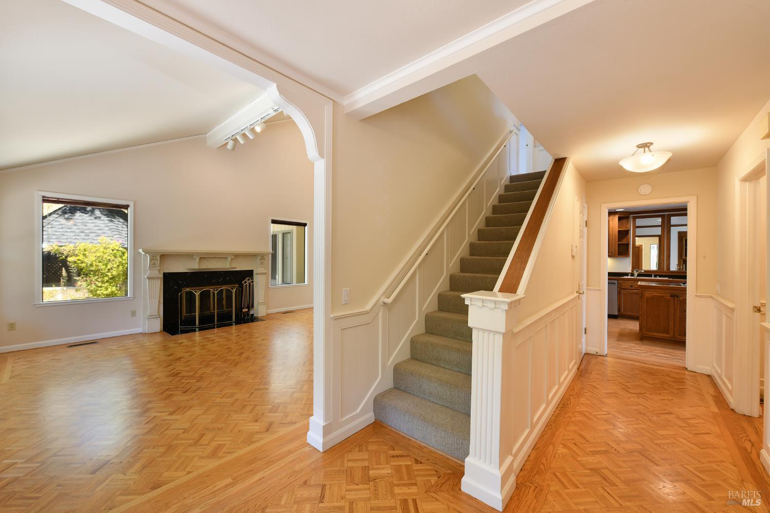 Detail Gallery Image 2 of 57 For 12 Greenfield Ct, Mill Valley,  CA 94941 - 4 Beds | 3/1 Baths