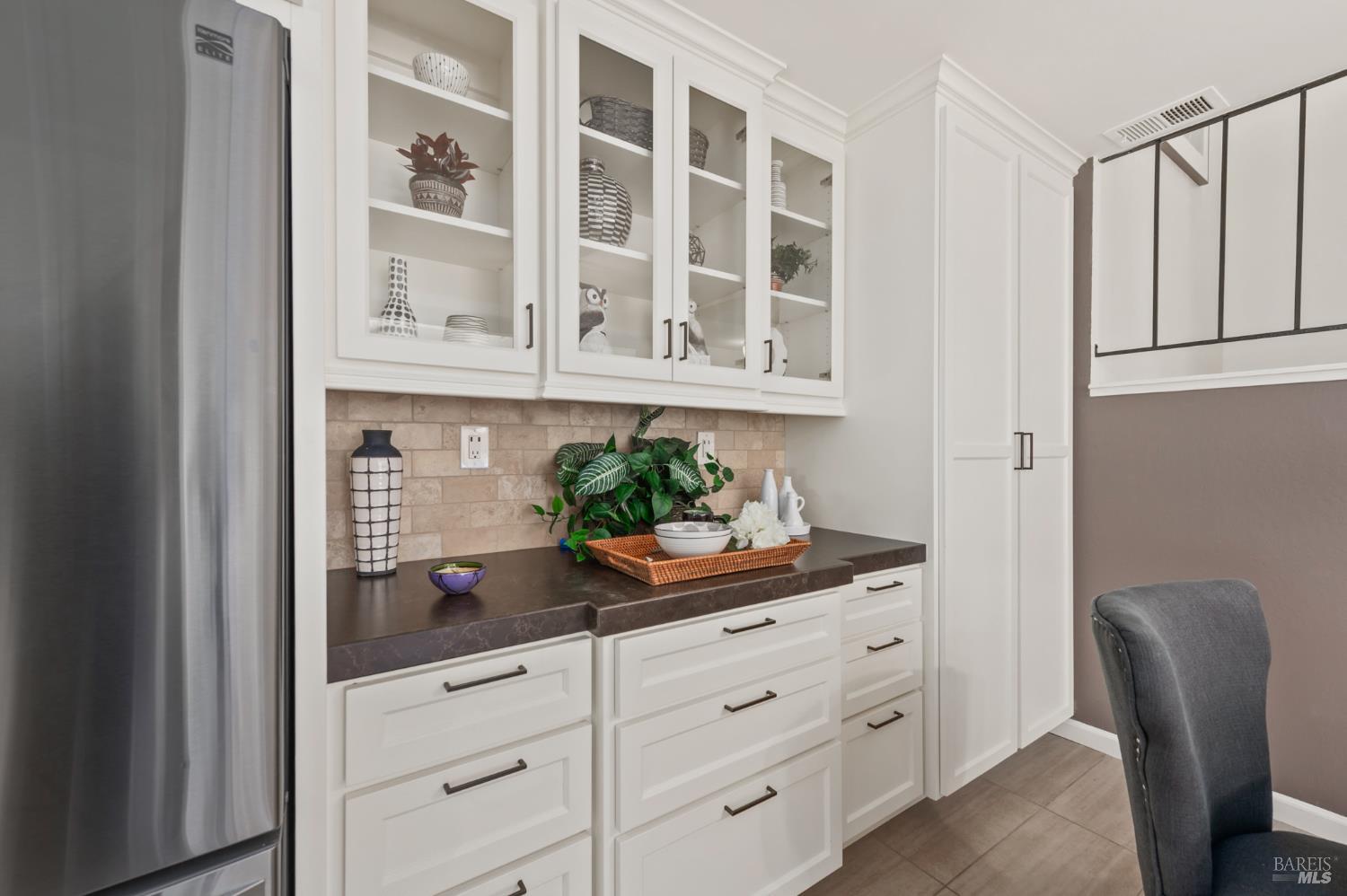 Detail Gallery Image 9 of 38 For 10 Josefa Ct, Novato,  CA 94949 - 3 Beds | 2 Baths