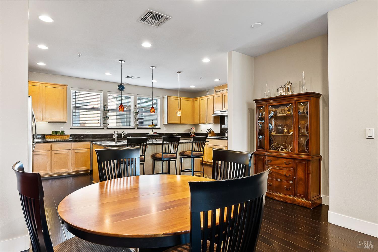 Detail Gallery Image 10 of 48 For 239 Marina Village Way, Benicia,  CA 94510 - 4 Beds | 2/1 Baths