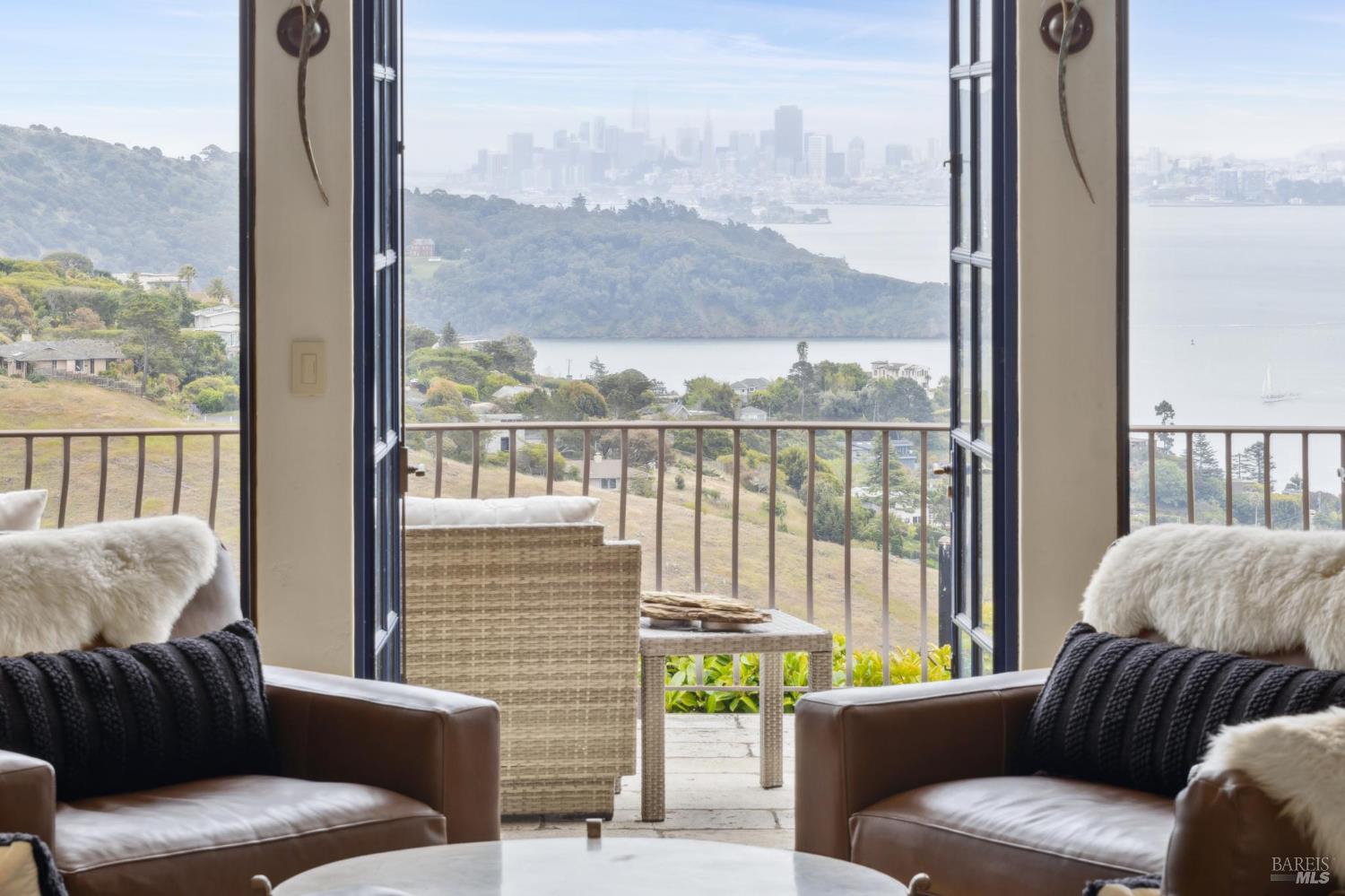 Detail Gallery Image 1 of 1 For 8 Audrey Ct, Tiburon,  CA 94920 - 3 Beds | 3/1 Baths
