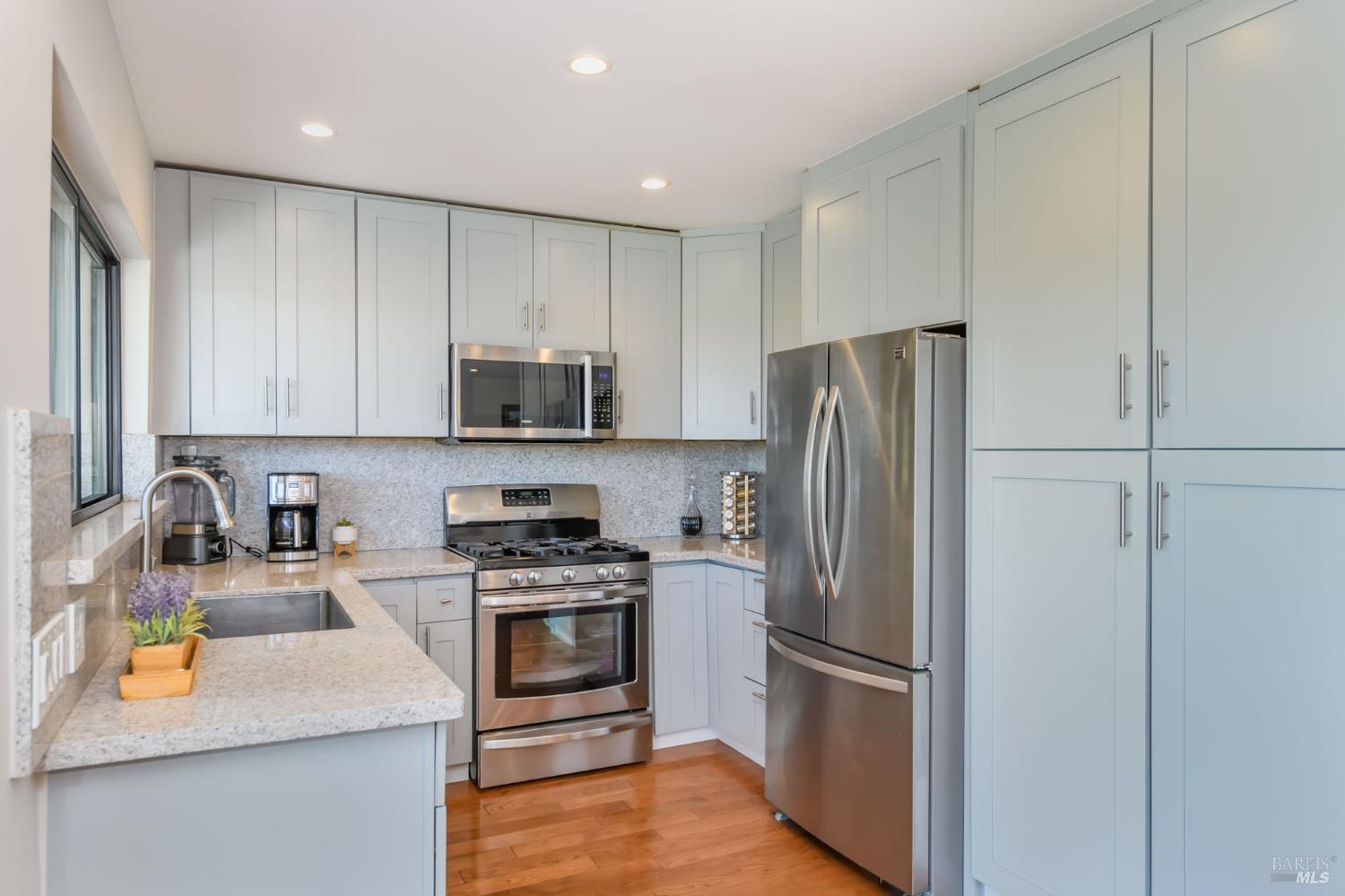 Detail Gallery Image 9 of 44 For 19 Tarrant Ct, San Rafael,  CA 94903 - 3 Beds | 2 Baths