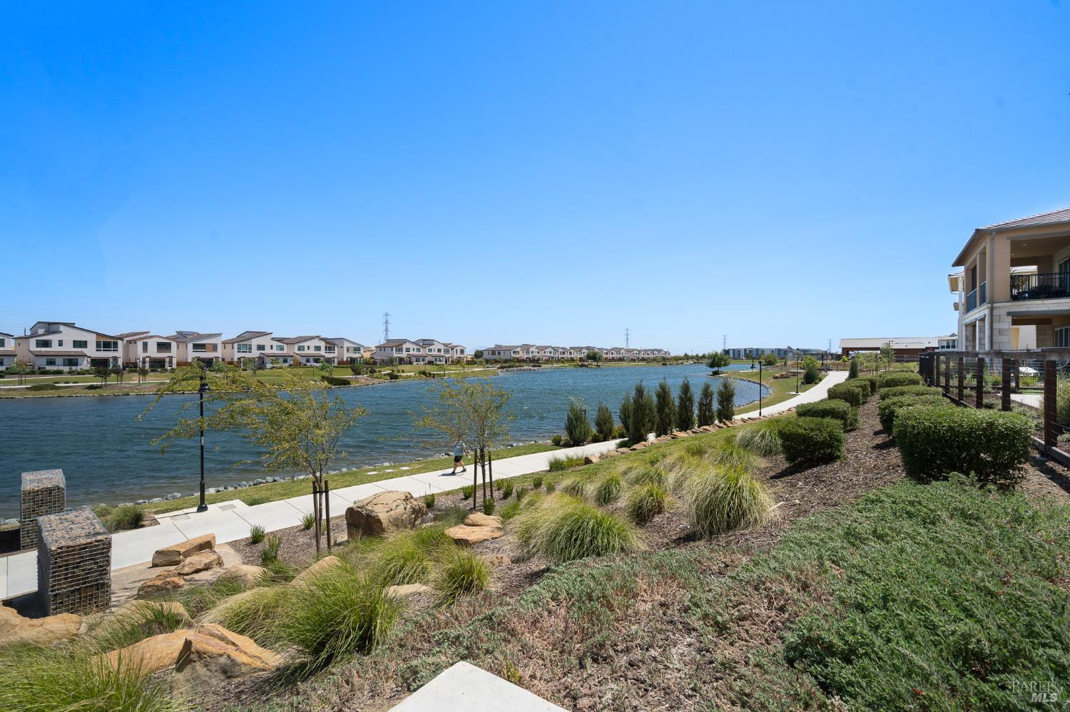 Detail Gallery Image 4 of 41 For 2430 Shore Vis, Fairfield,  CA 94533 - 3 Beds | 2 Baths