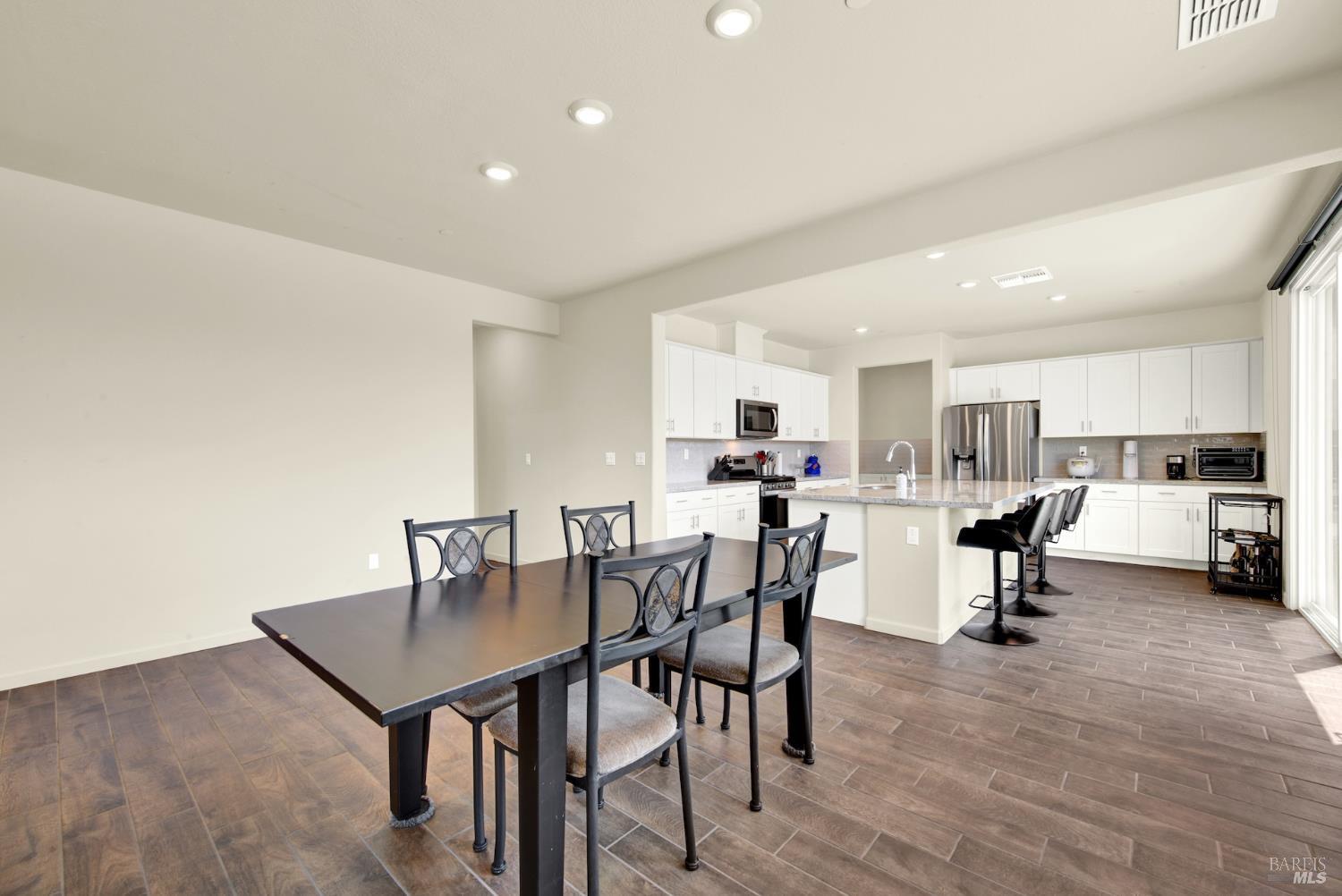 Detail Gallery Image 20 of 69 For 730 Daybreak Dr, Dixon,  CA 95620 - 4 Beds | 3 Baths