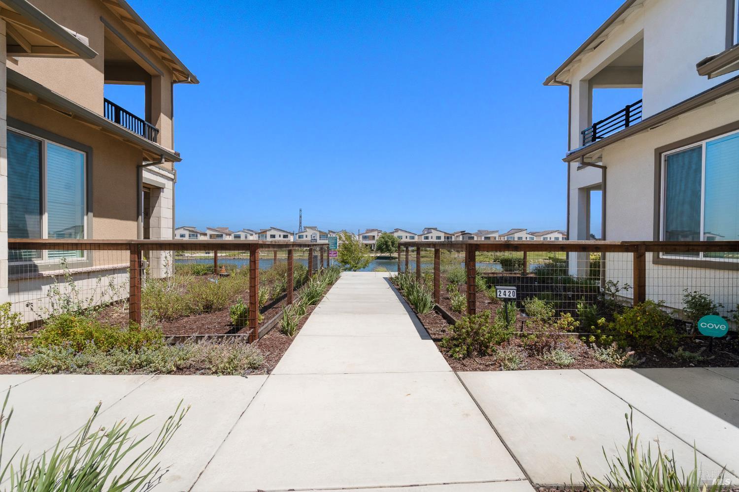 Detail Gallery Image 2 of 41 For 2430 Shore Vis, Fairfield,  CA 94533 - 3 Beds | 2 Baths