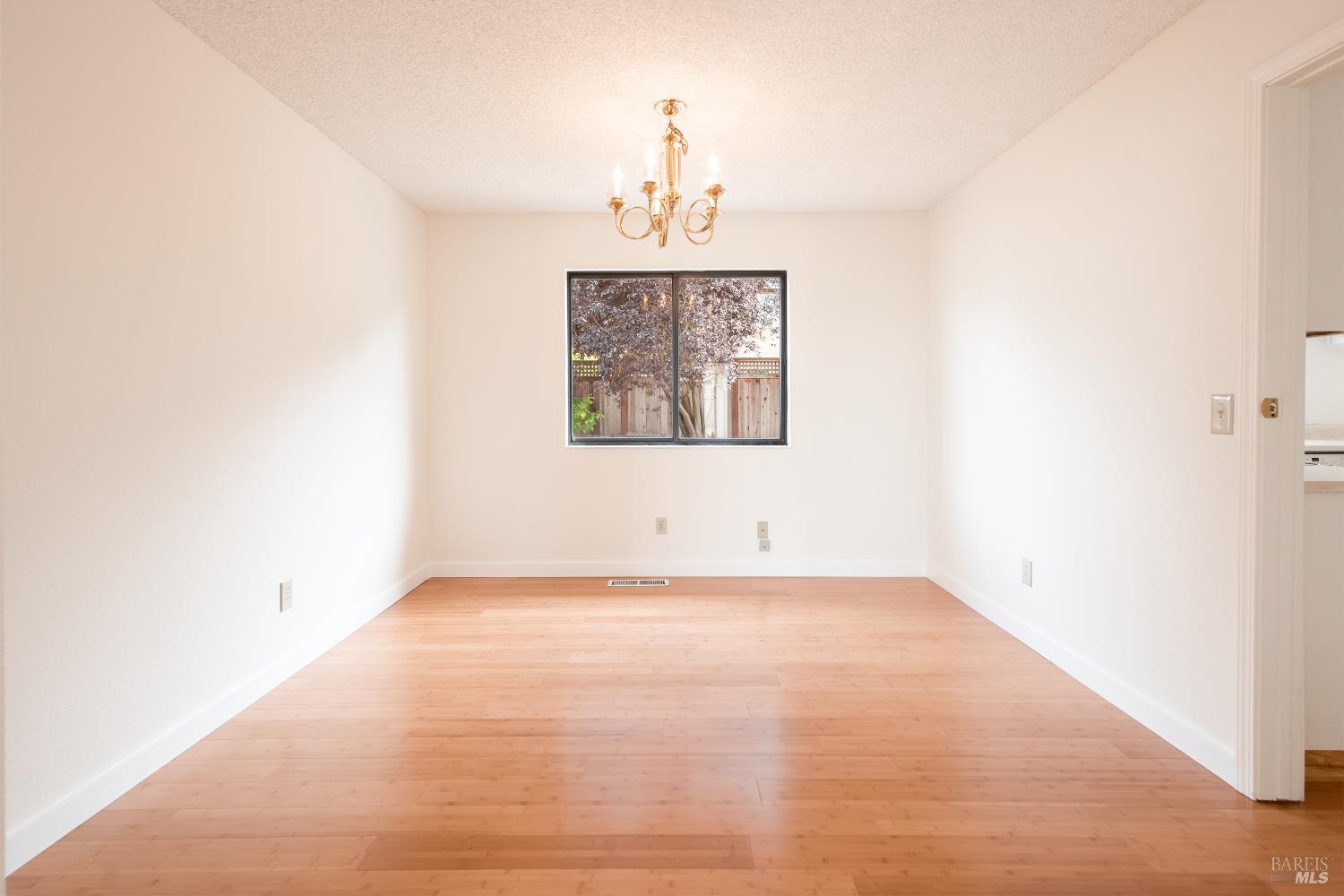Detail Gallery Image 4 of 35 For 1428 Mathias Pl, Rohnert Park,  CA 94928 - 4 Beds | 2/1 Baths