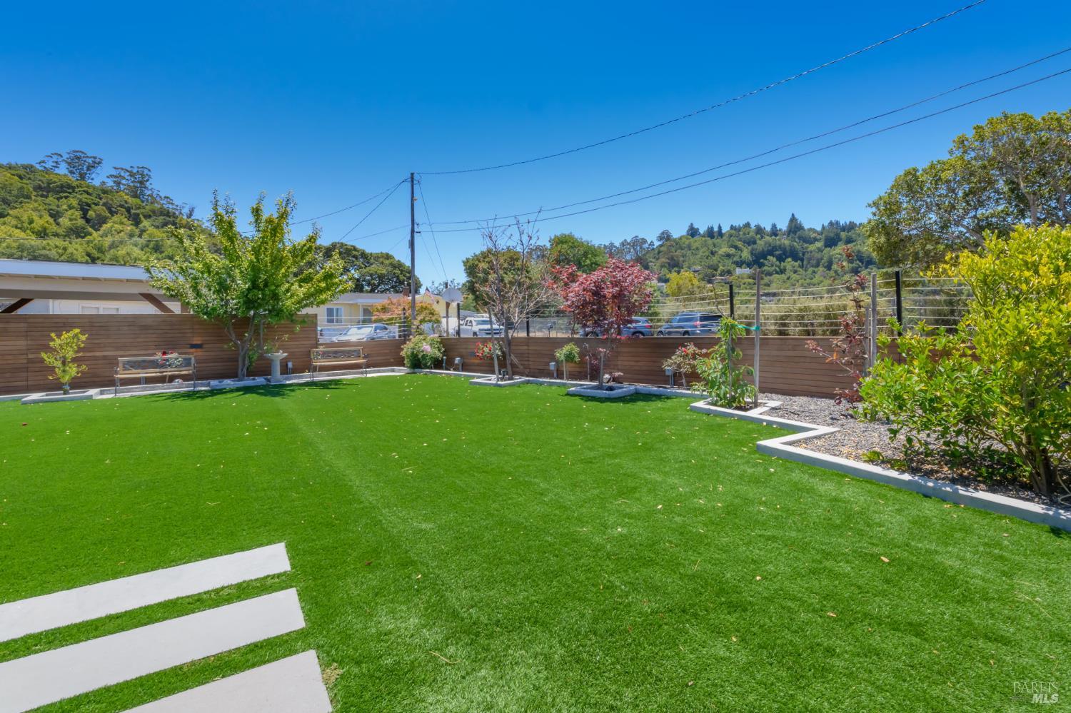 Detail Gallery Image 6 of 44 For 19 Tarrant Ct, San Rafael,  CA 94903 - 3 Beds | 2 Baths