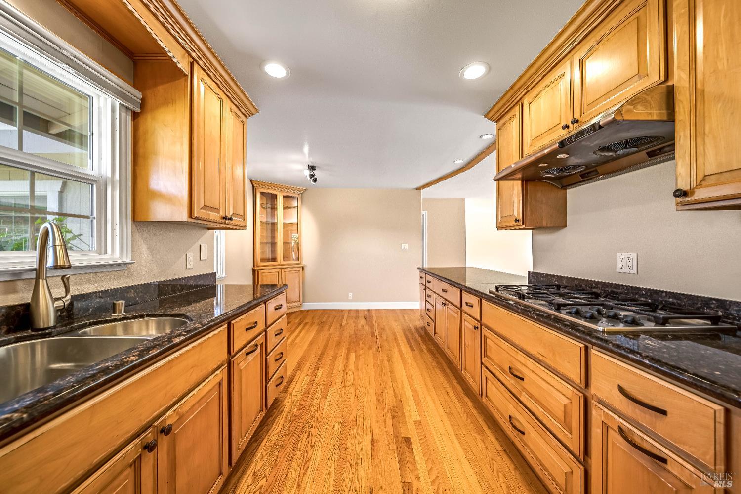 Detail Gallery Image 11 of 27 For 601 Cherry Ct, Fairfield,  CA 94534 - 4 Beds | 2/1 Baths