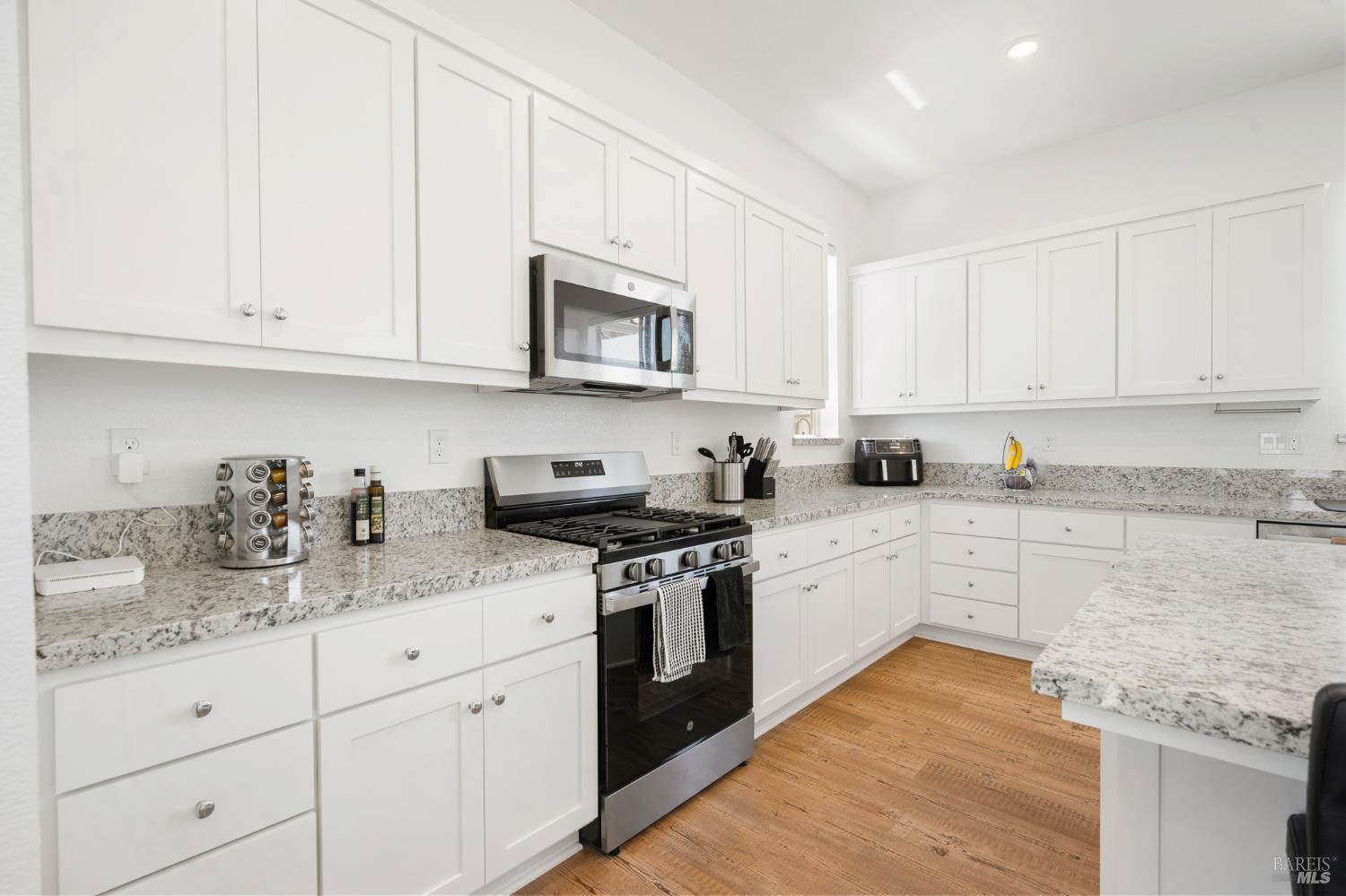 Detail Gallery Image 16 of 41 For 2430 Shore Vis, Fairfield,  CA 94533 - 3 Beds | 2 Baths