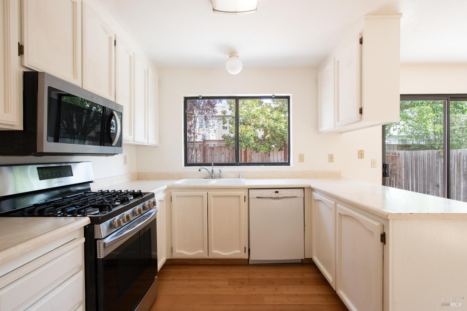 Detail Gallery Image 12 of 35 For 1428 Mathias Pl, Rohnert Park,  CA 94928 - 4 Beds | 2/1 Baths