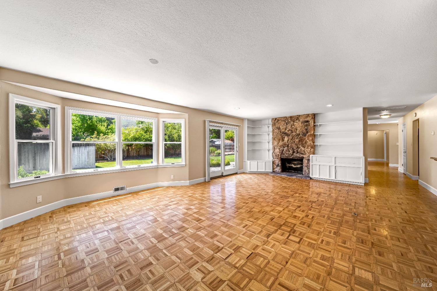 Detail Gallery Image 12 of 27 For 601 Cherry Ct, Fairfield,  CA 94534 - 4 Beds | 2/1 Baths