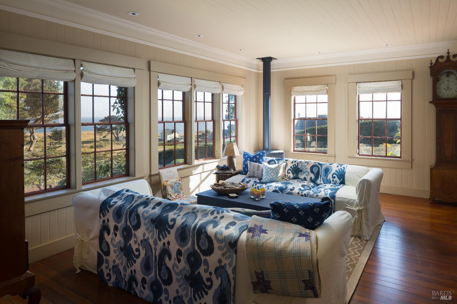 Detail Gallery Image 10 of 60 For 45320 Ukiah St, Mendocino,  CA 95460 - 3 Beds | 2/1 Baths