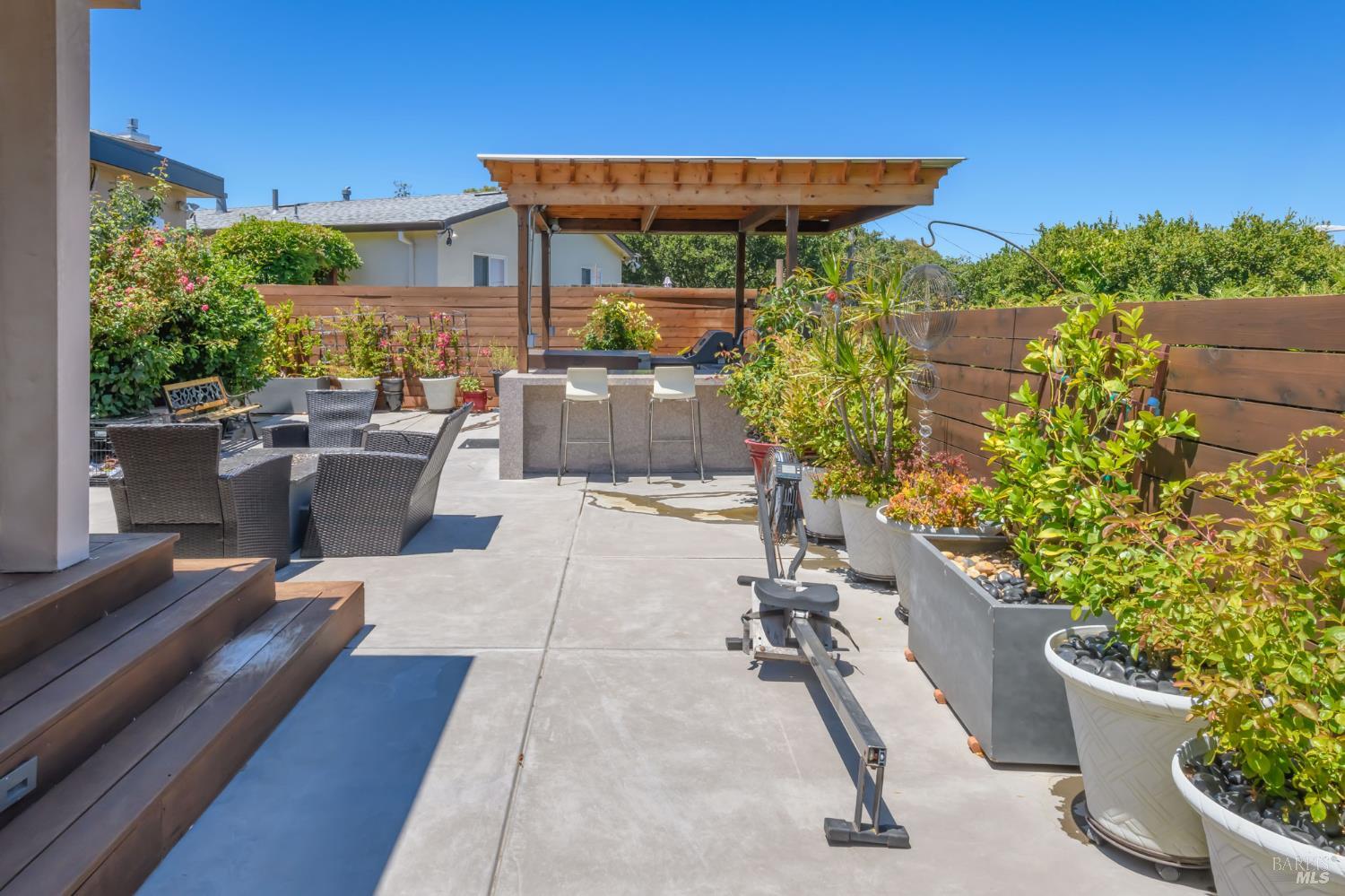 Detail Gallery Image 17 of 44 For 19 Tarrant Ct, San Rafael,  CA 94903 - 3 Beds | 2 Baths